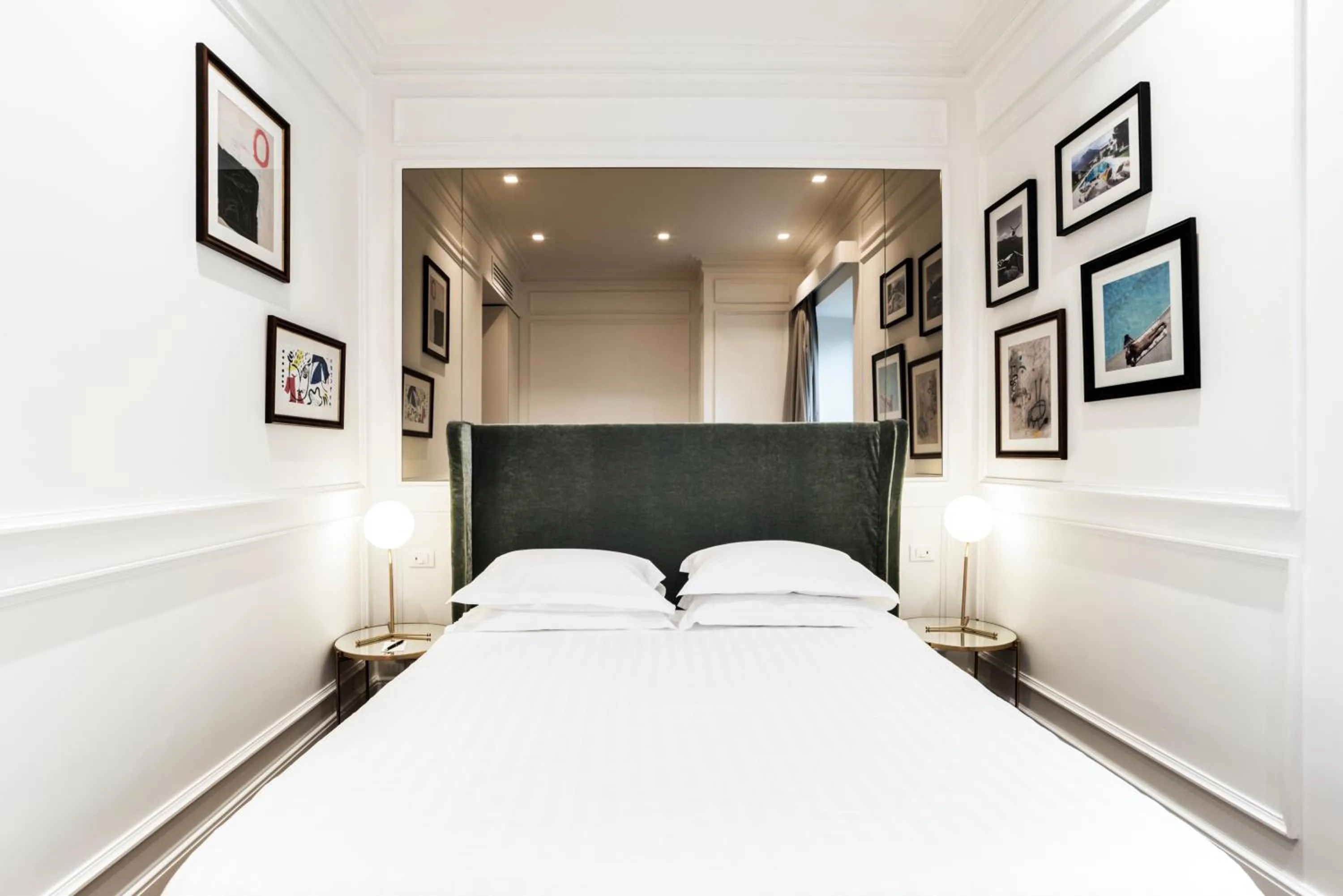 Bedroom, Bed in The Shire Hotel