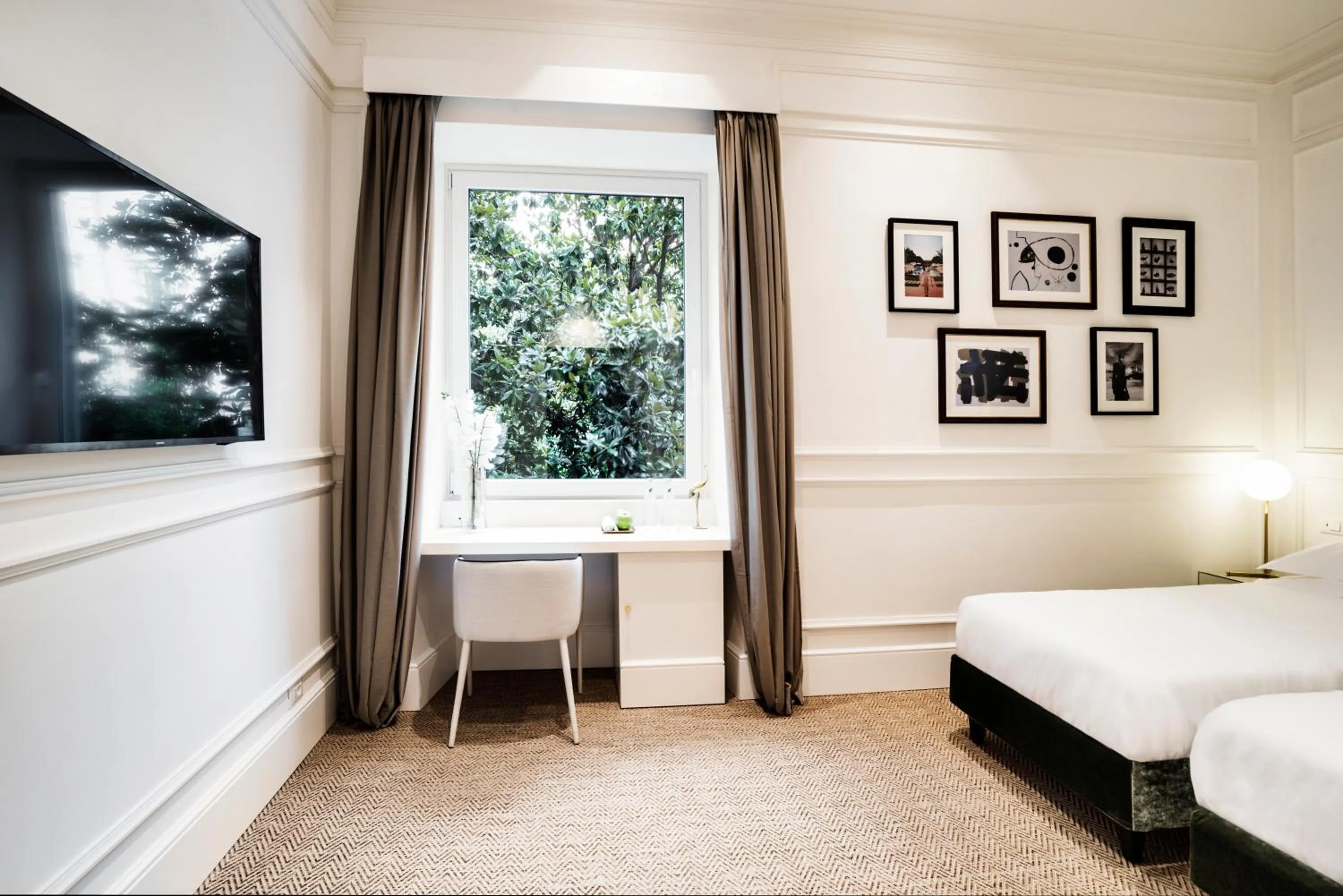 Bed in The Shire Hotel