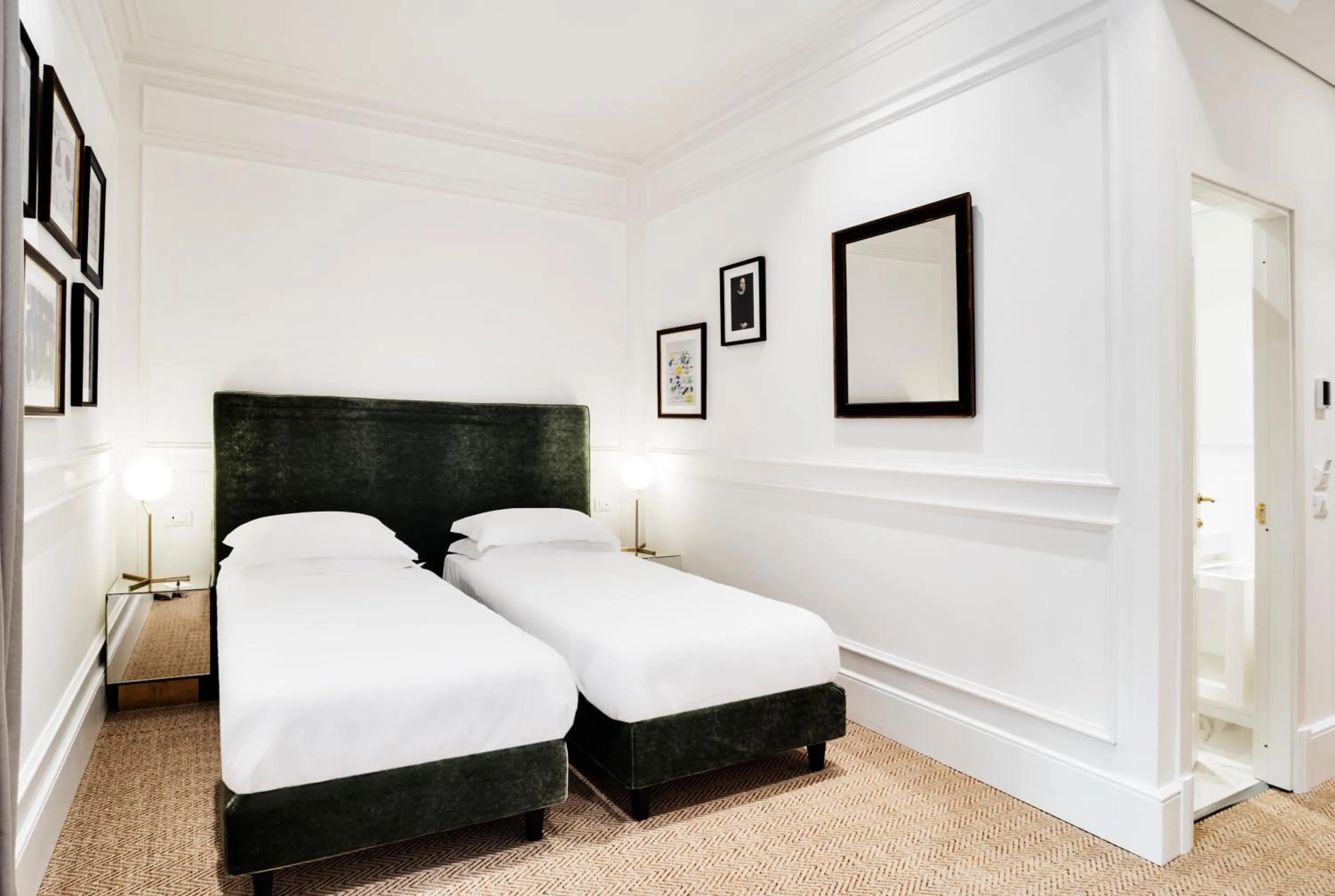 Photo of the whole room, Bed in The Shire Hotel