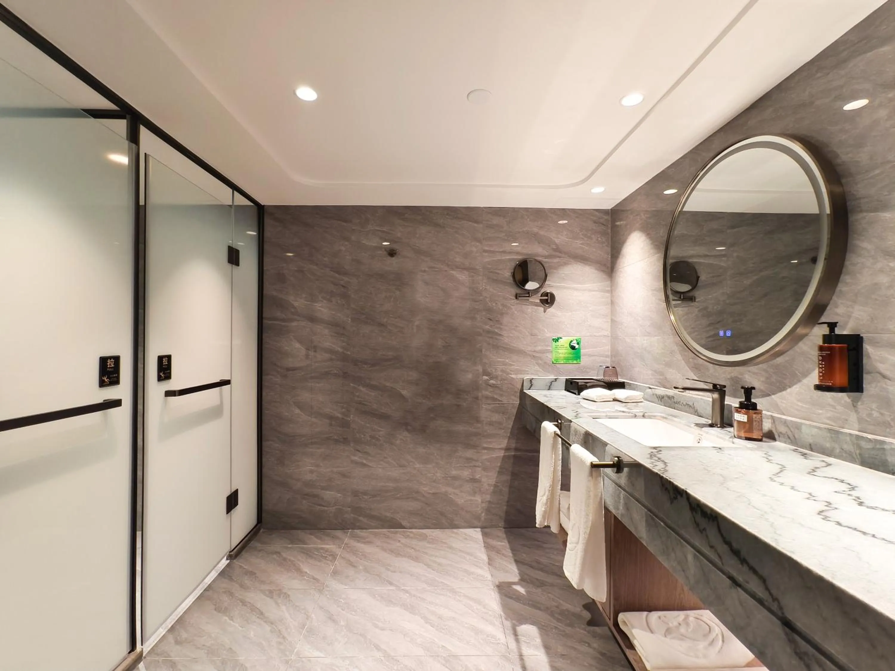 Toilet in Hotel Landmark Canton