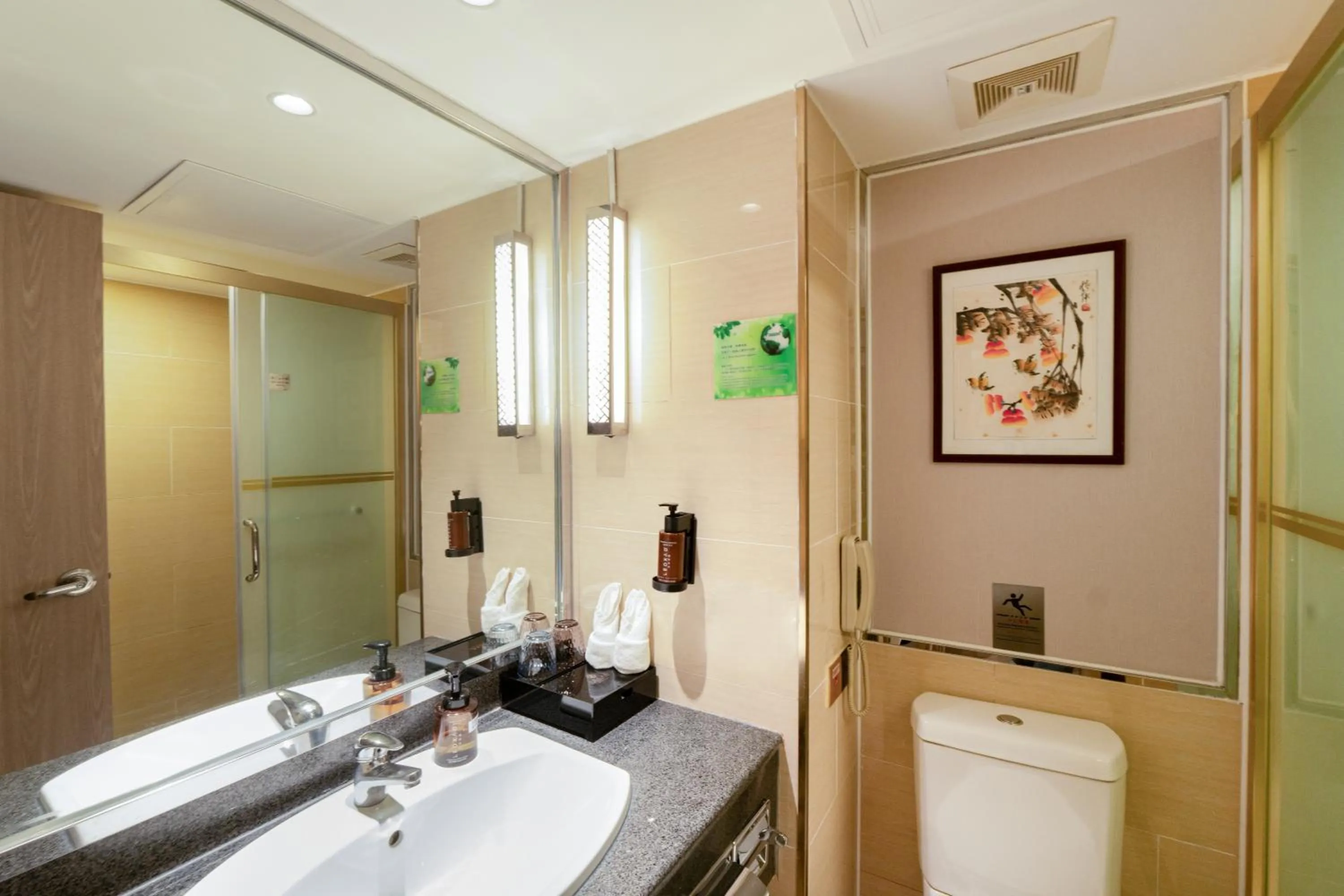 Toilet in Hotel Landmark Canton