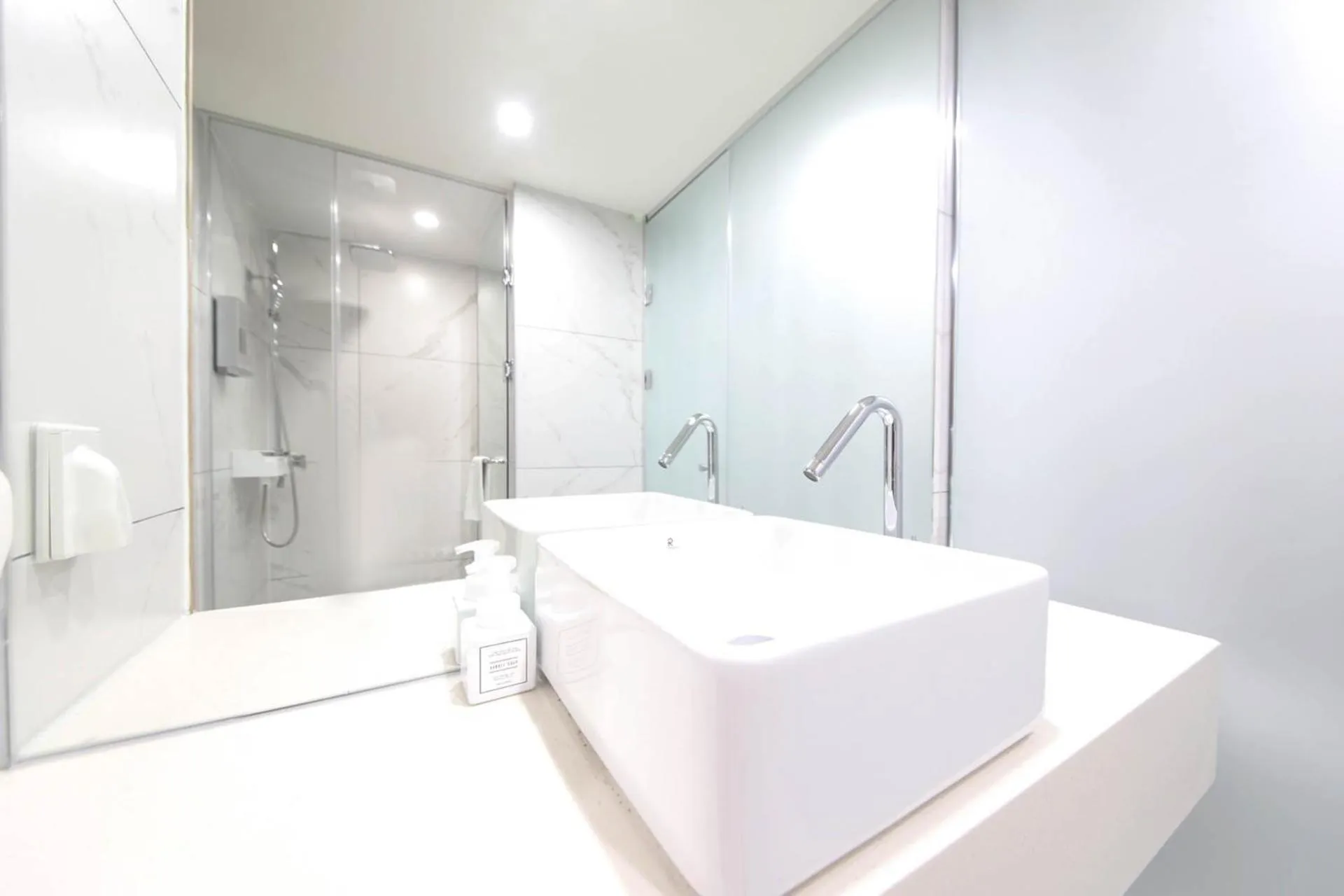 Shower in Busan H-AVENUE Hotel Seomyeon Station