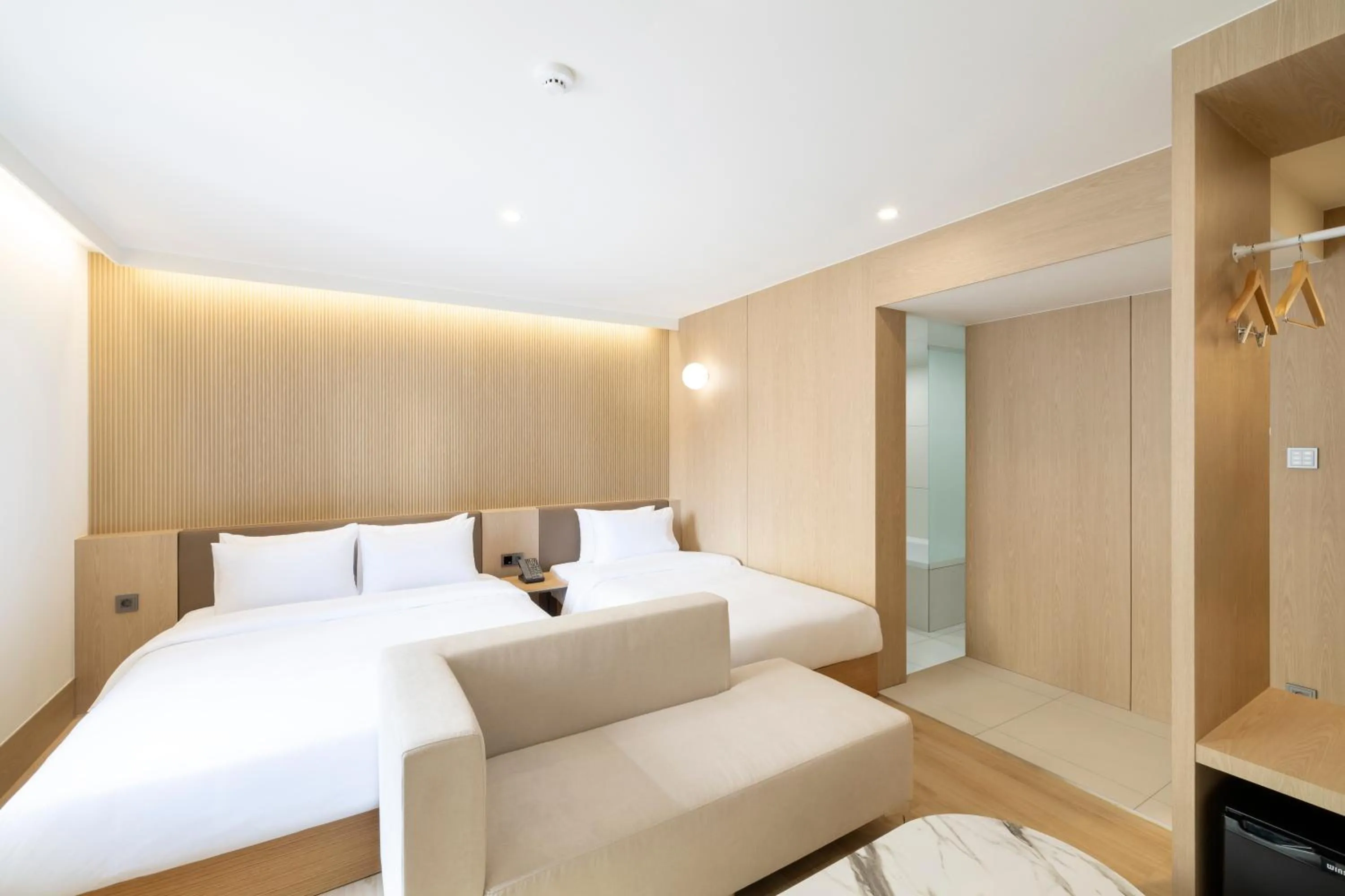 Bed in Busan H-AVENUE Hotel Seomyeon Station