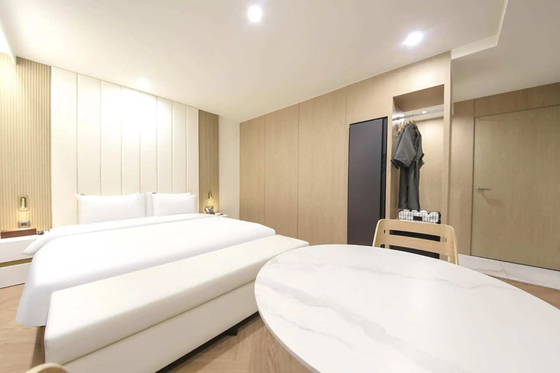 Bed in Busan H-AVENUE Hotel Seomyeon Station