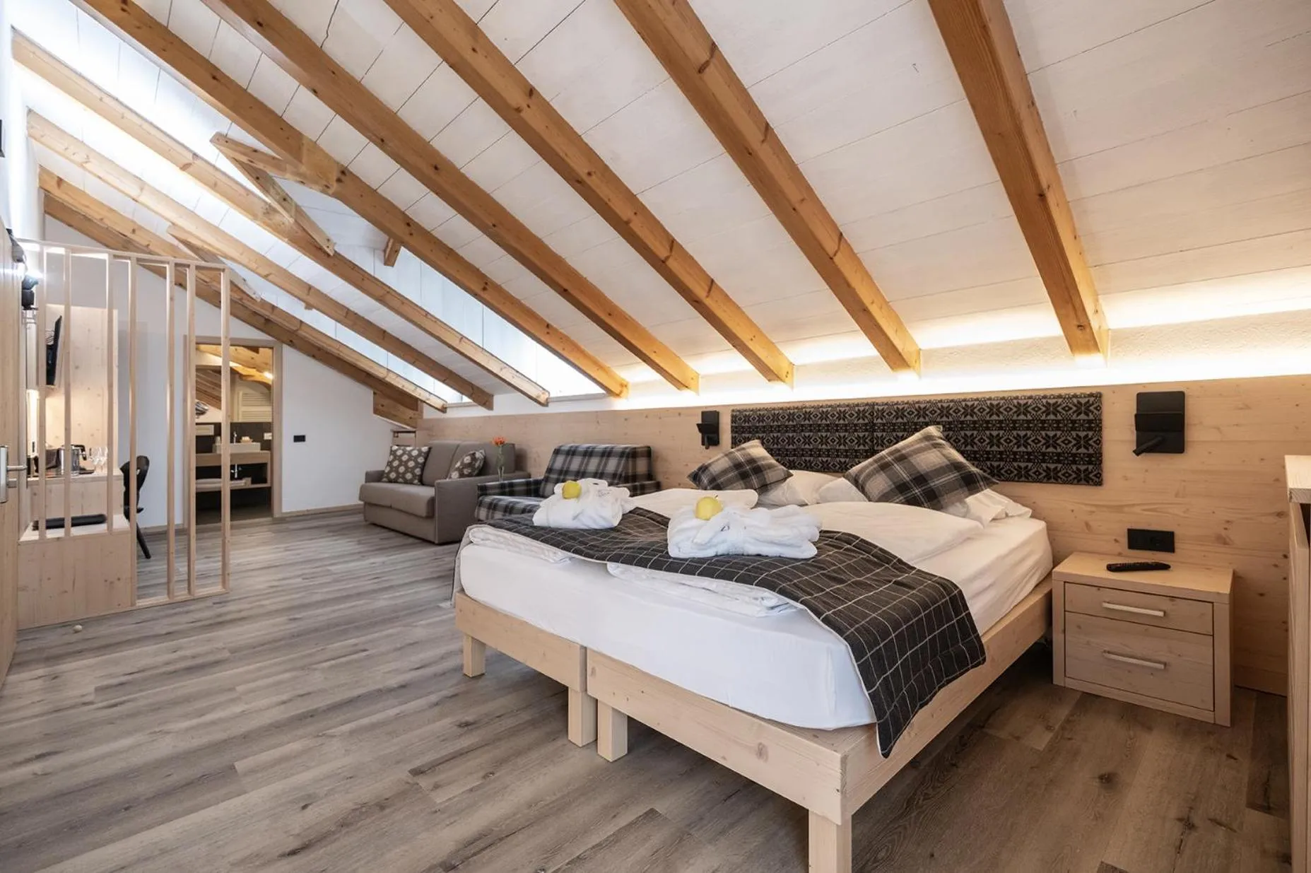 Photo of the whole room, Bed in Hotel Canada