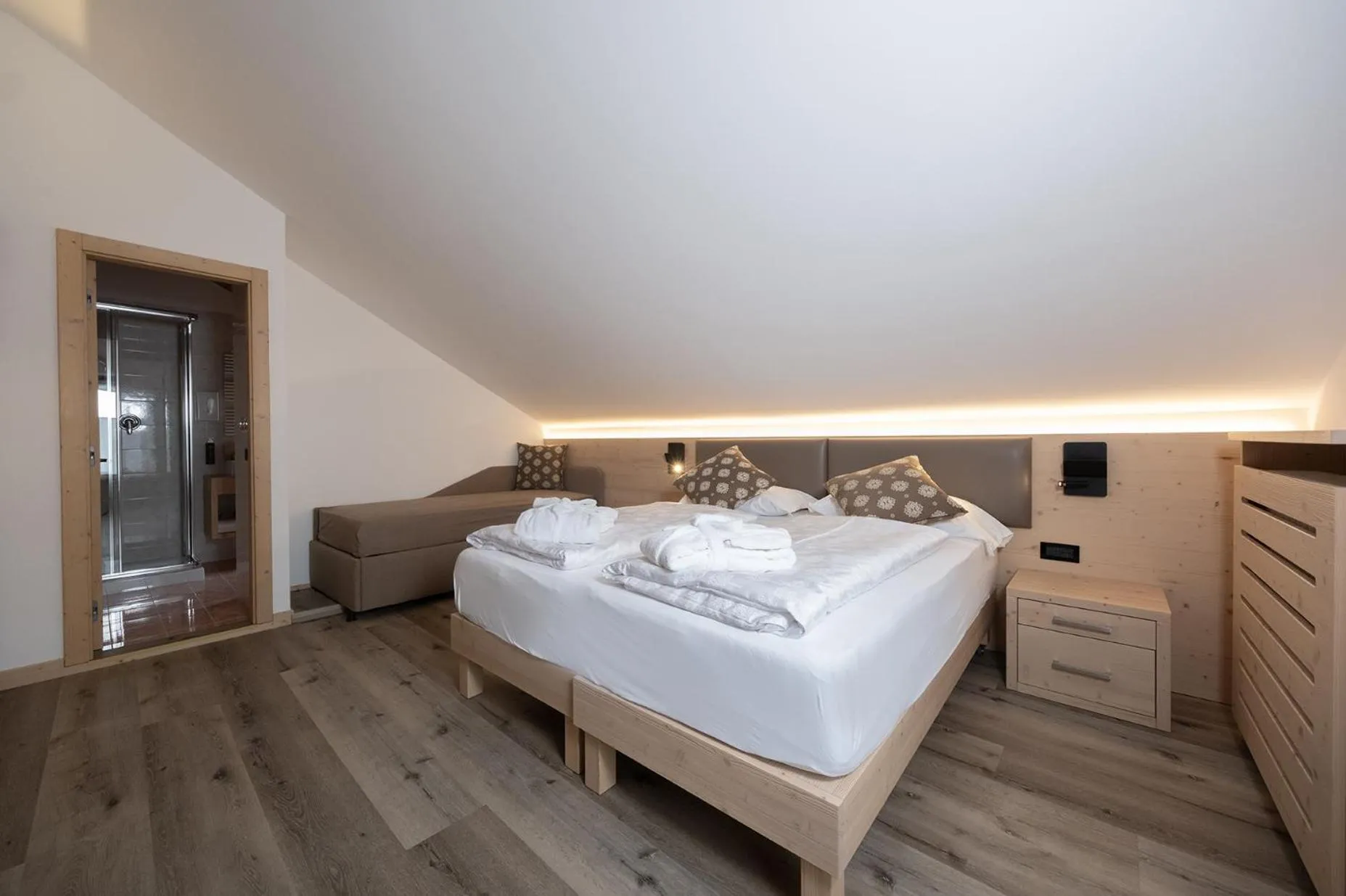 Bedroom, Bed in Hotel Canada