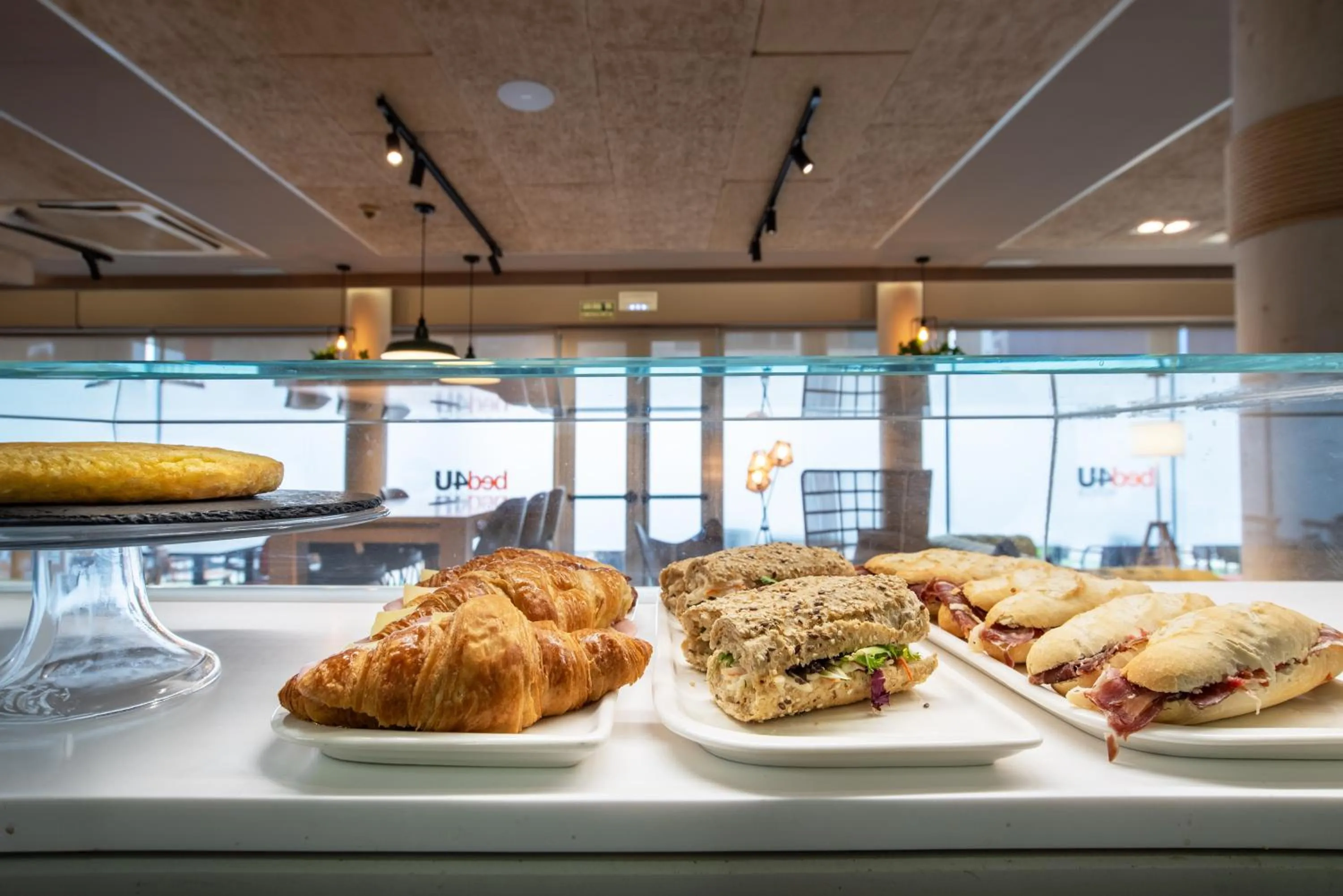 Lounge or bar in Hotel Bed4U Pamplona