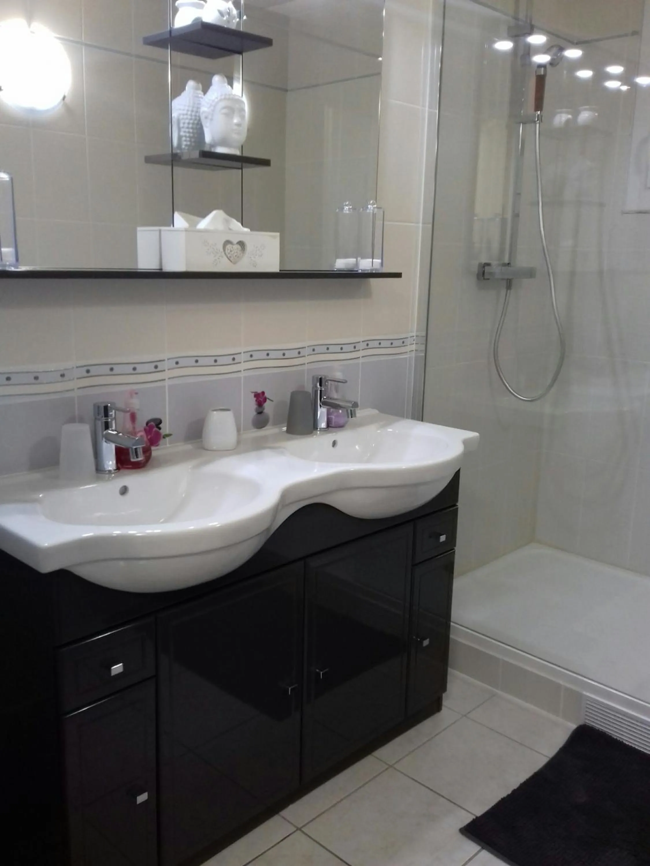 Shower in chez christian&astrid Next to Disneyland Paris