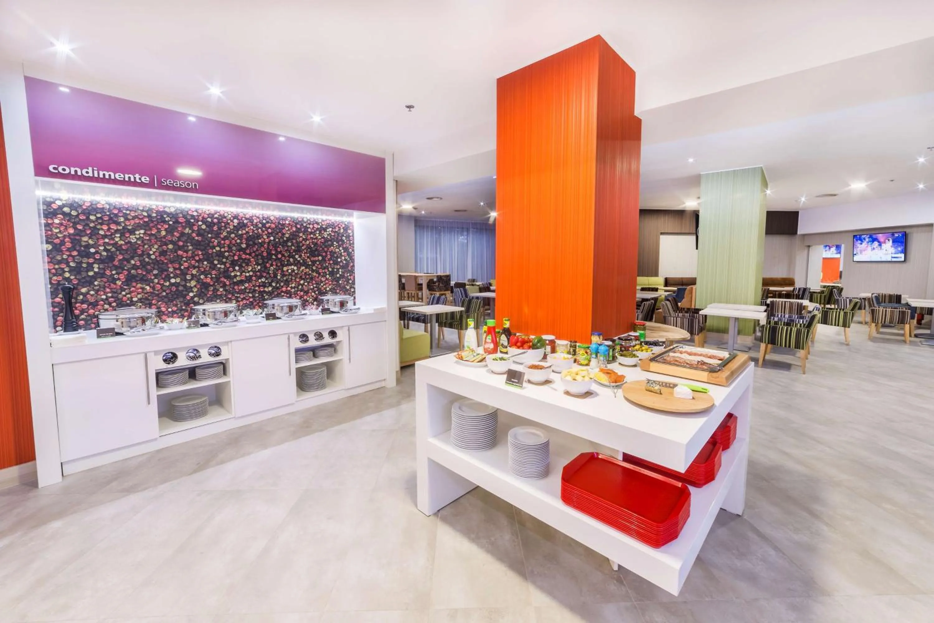 Breakfast in Hampton By Hilton Iasi