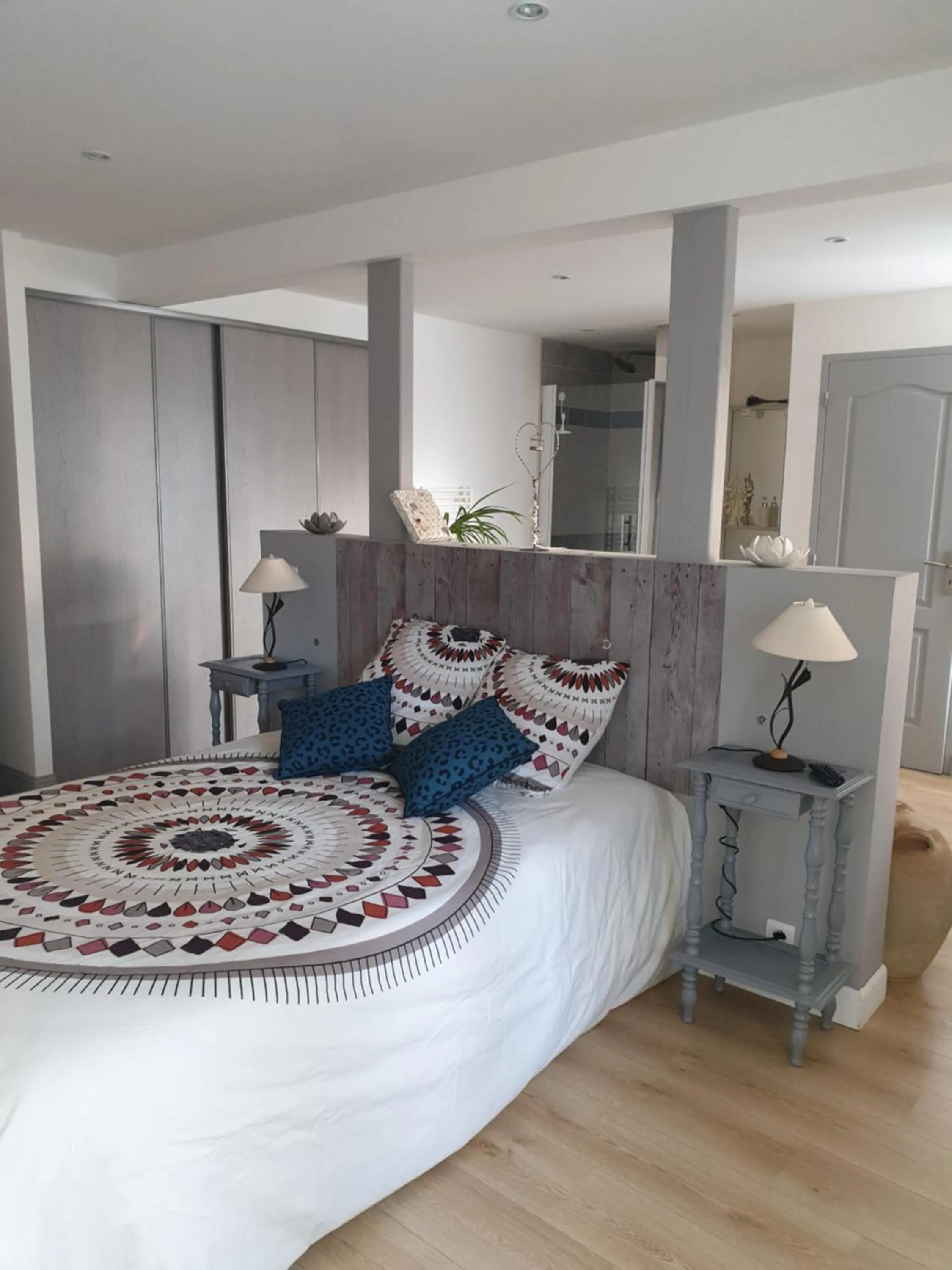 Bed in La jolie chambre