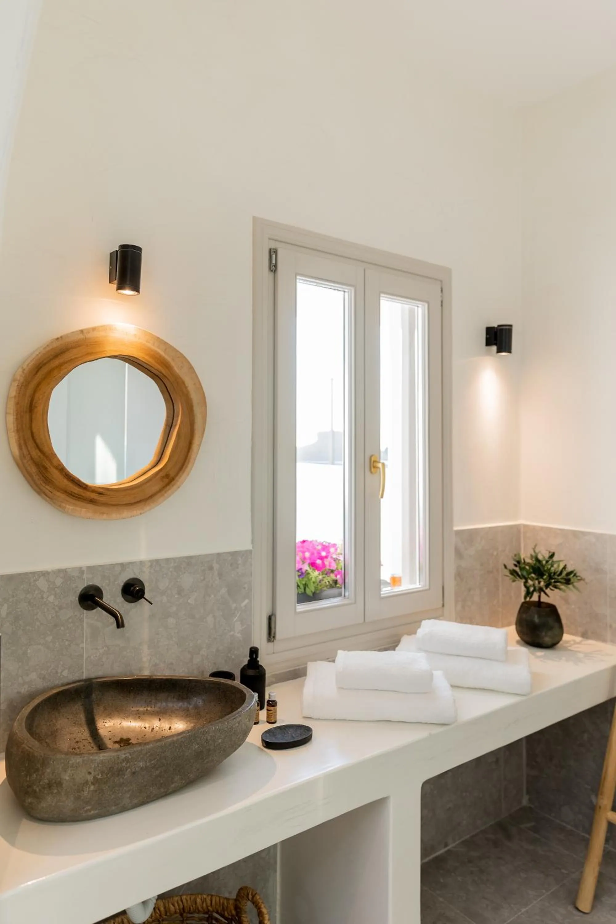 Bathroom, Bed in Mirabo Villas