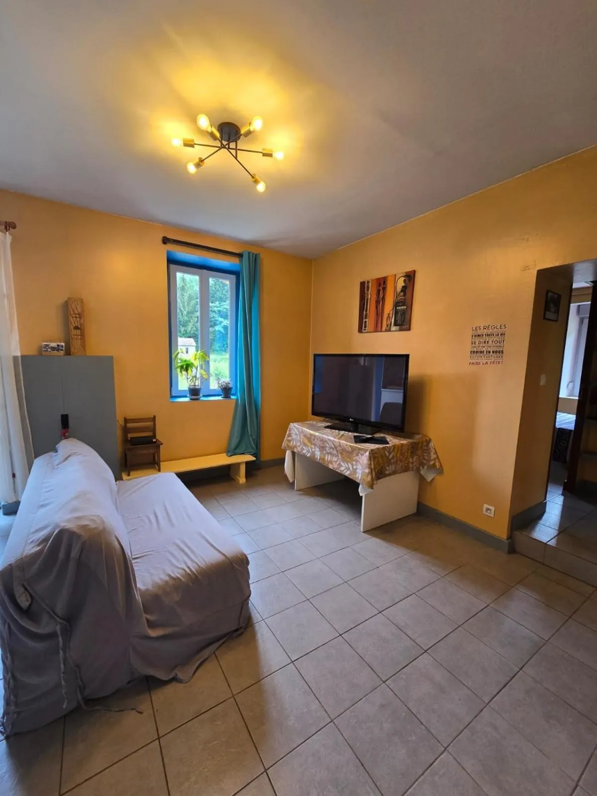 Communal lounge/ TV room, Bed in Domaine de Fontenelay