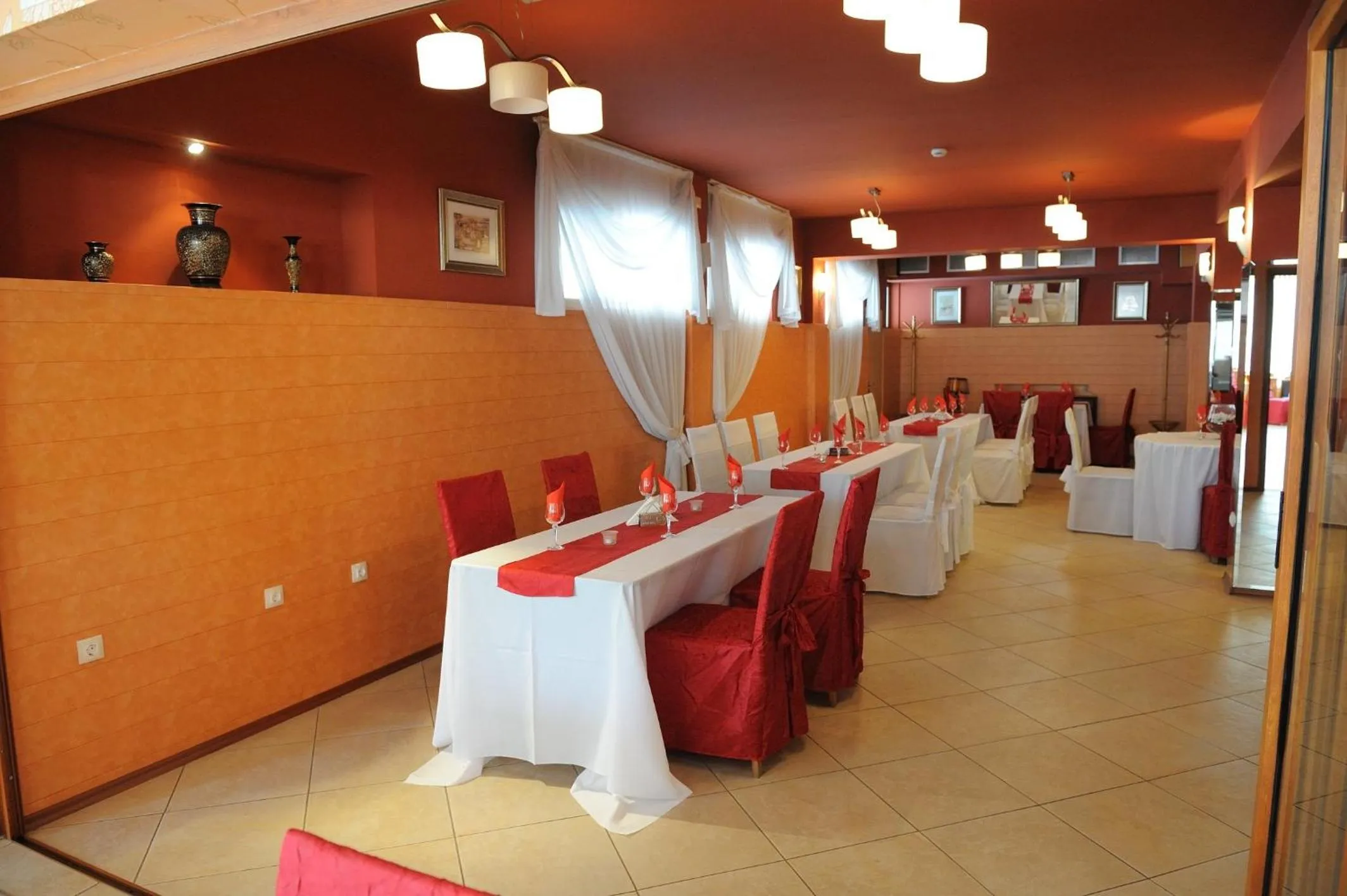 Restaurant/places to eat in Hotel Racic Self-Check In