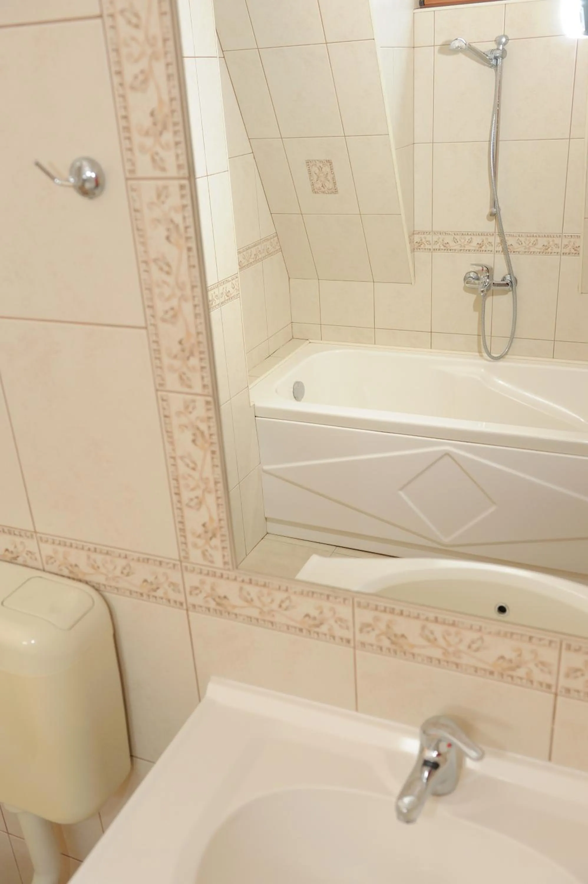 Shower in Hotel Racic Self-Check In