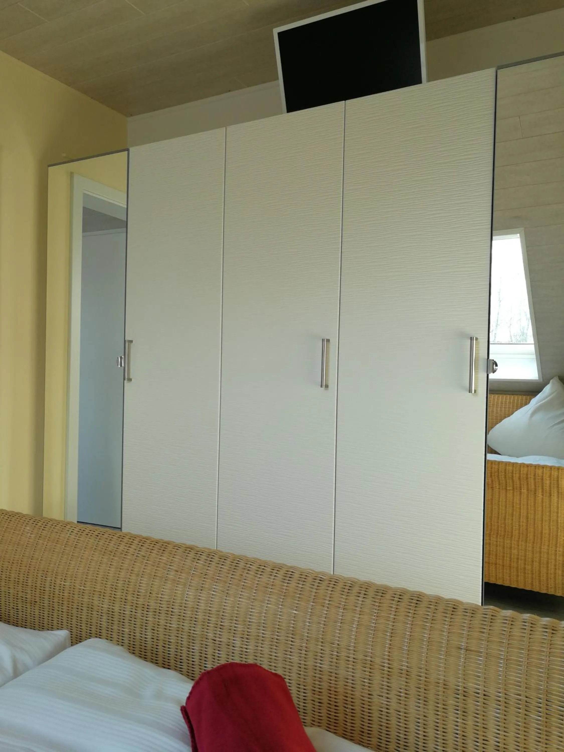 Bedroom, Bed in Apartmenthaus in Walle