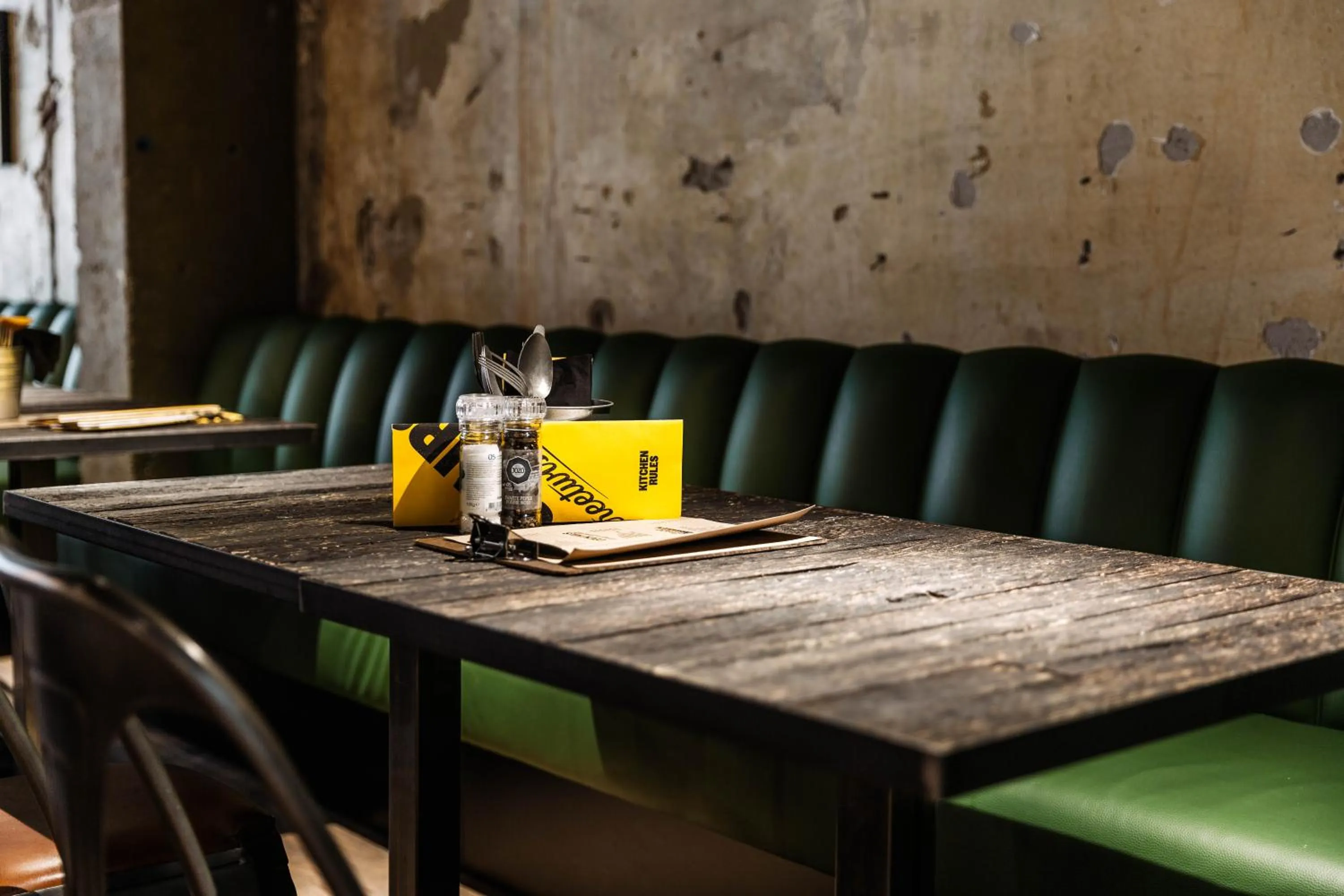 Restaurant/places to eat in Upstairs Hotel