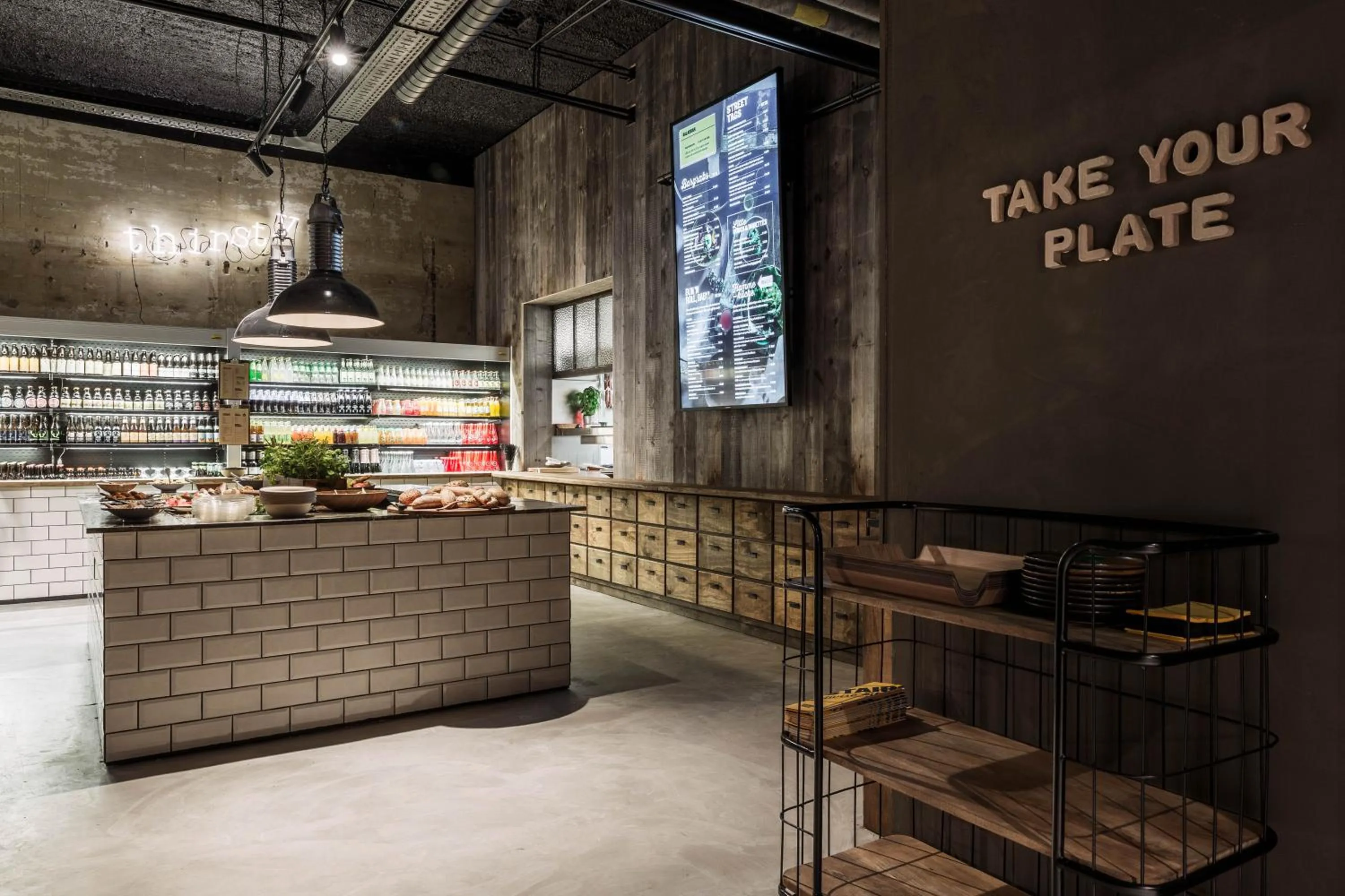 Restaurant/places to eat in Upstairs Hotel