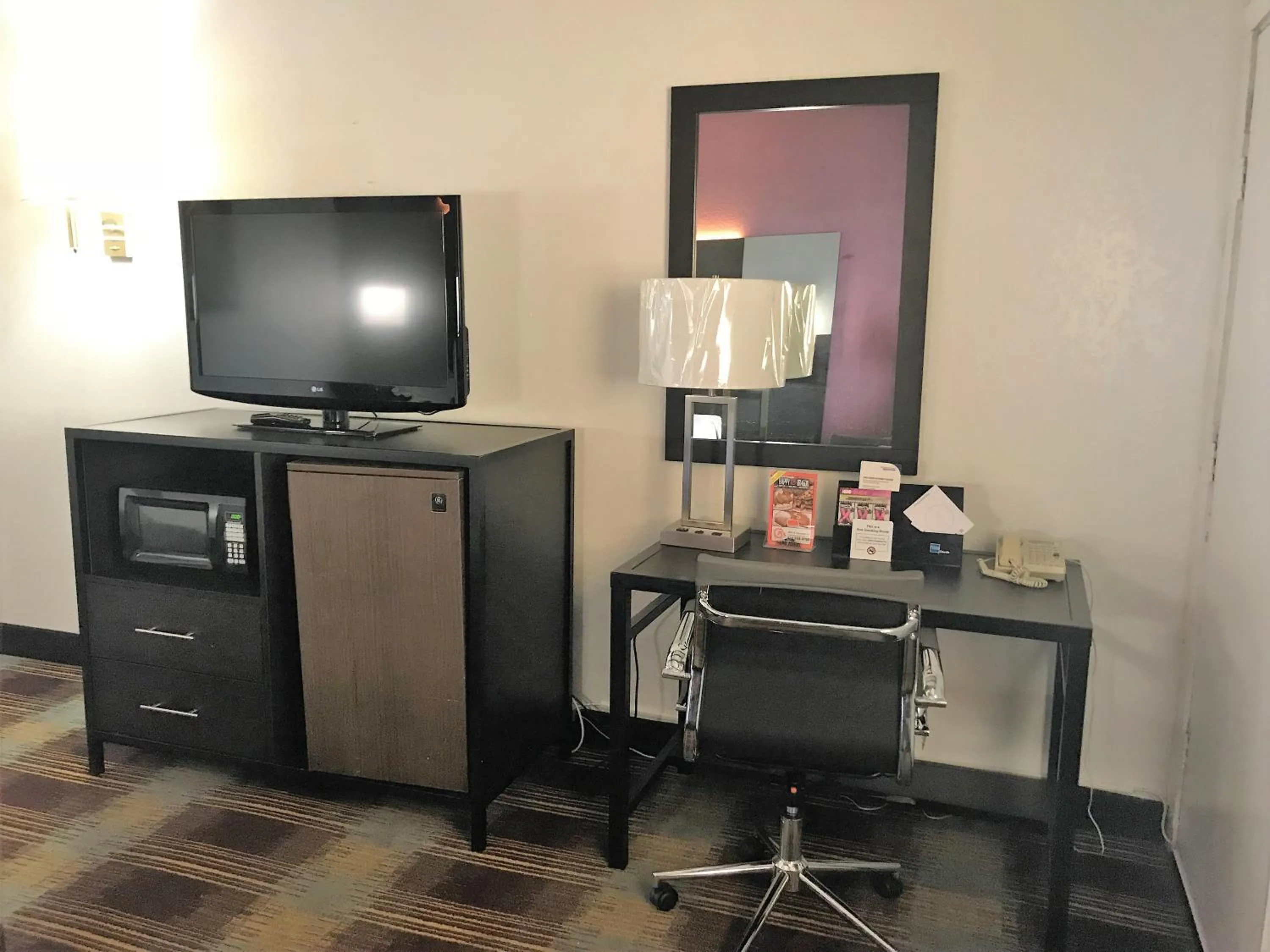 TV and multimedia in Travelodge by Wyndham New Braunfels