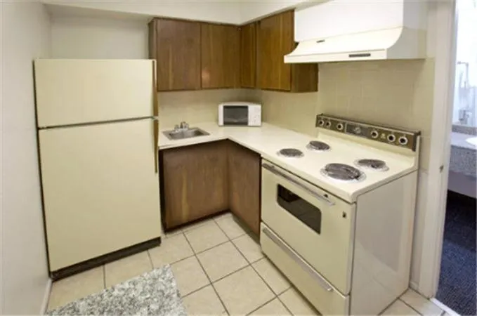 Kitchen or kitchenette in Travelodge by Wyndham New Braunfels