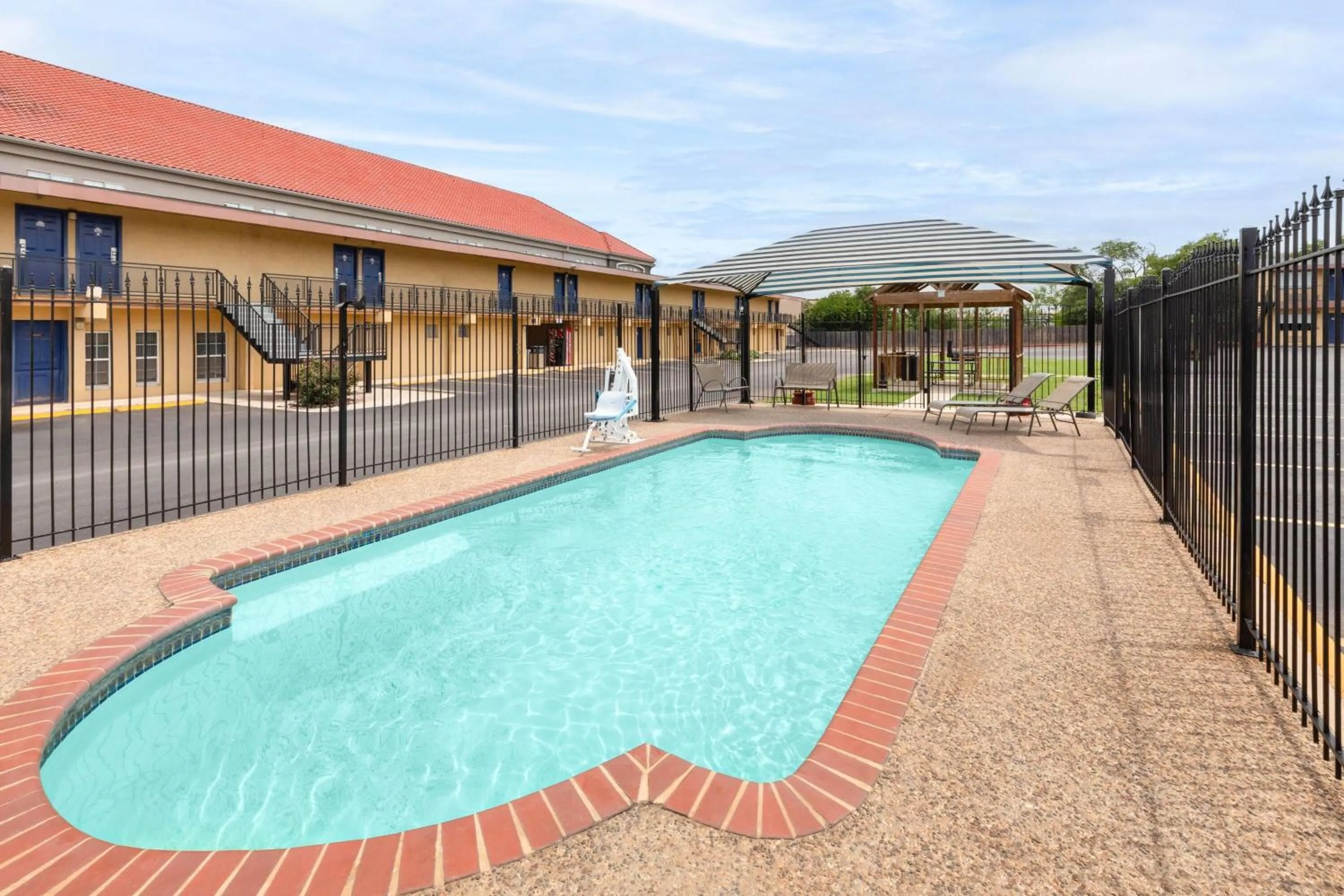 Swimming pool in Travelodge by Wyndham New Braunfels