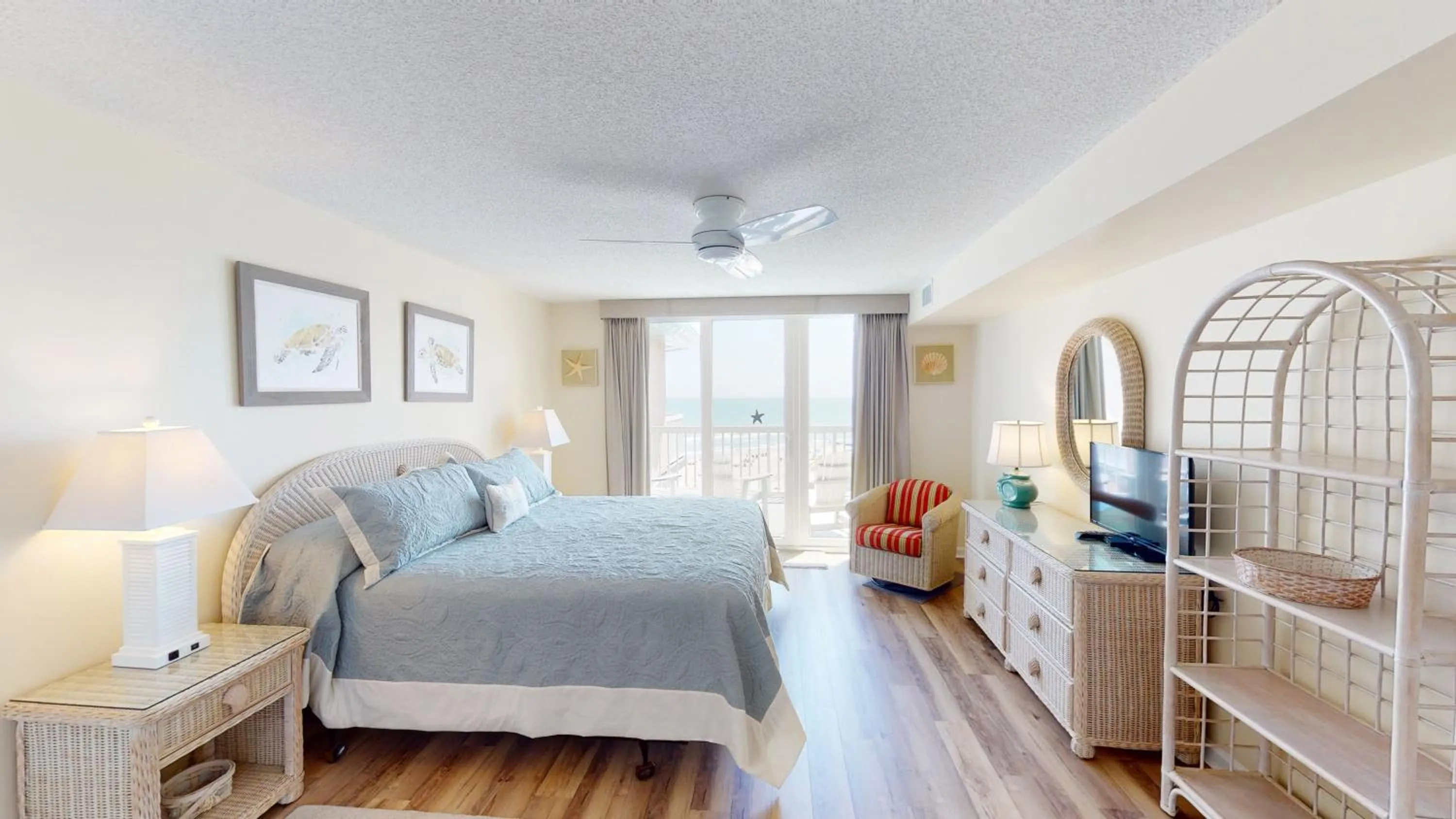 Bedroom, Bed in Litchfield Beach & Golf Resort