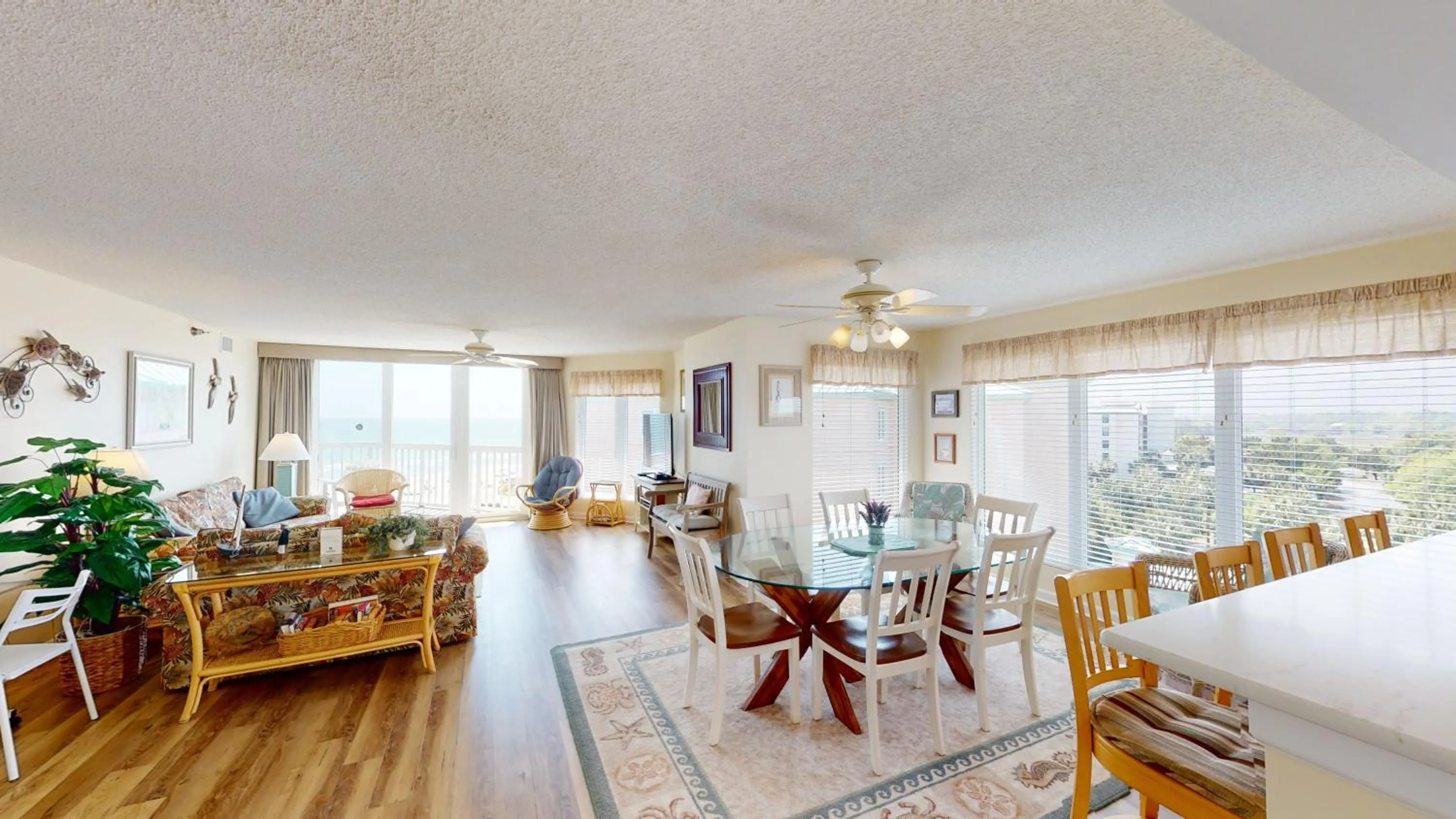 Dining area in Litchfield Beach & Golf Resort