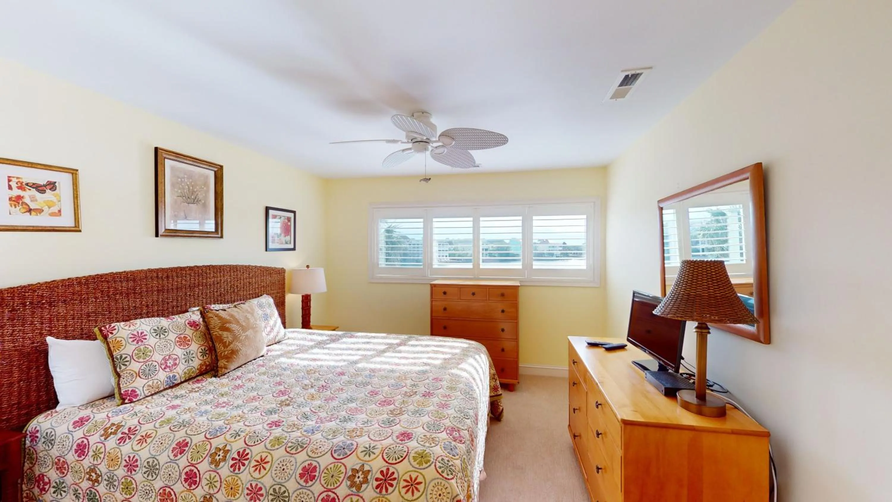 Bedroom, Bed in Litchfield Beach & Golf Resort