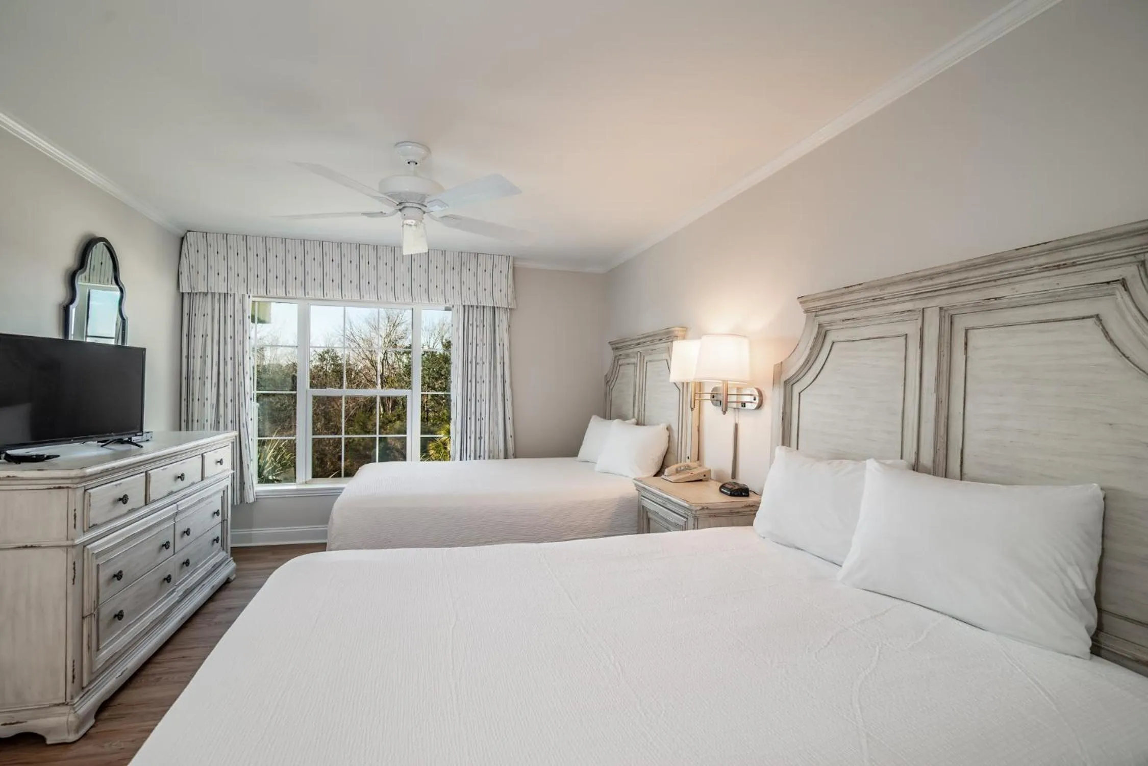 Bedroom, Bed in Litchfield Beach & Golf Resort