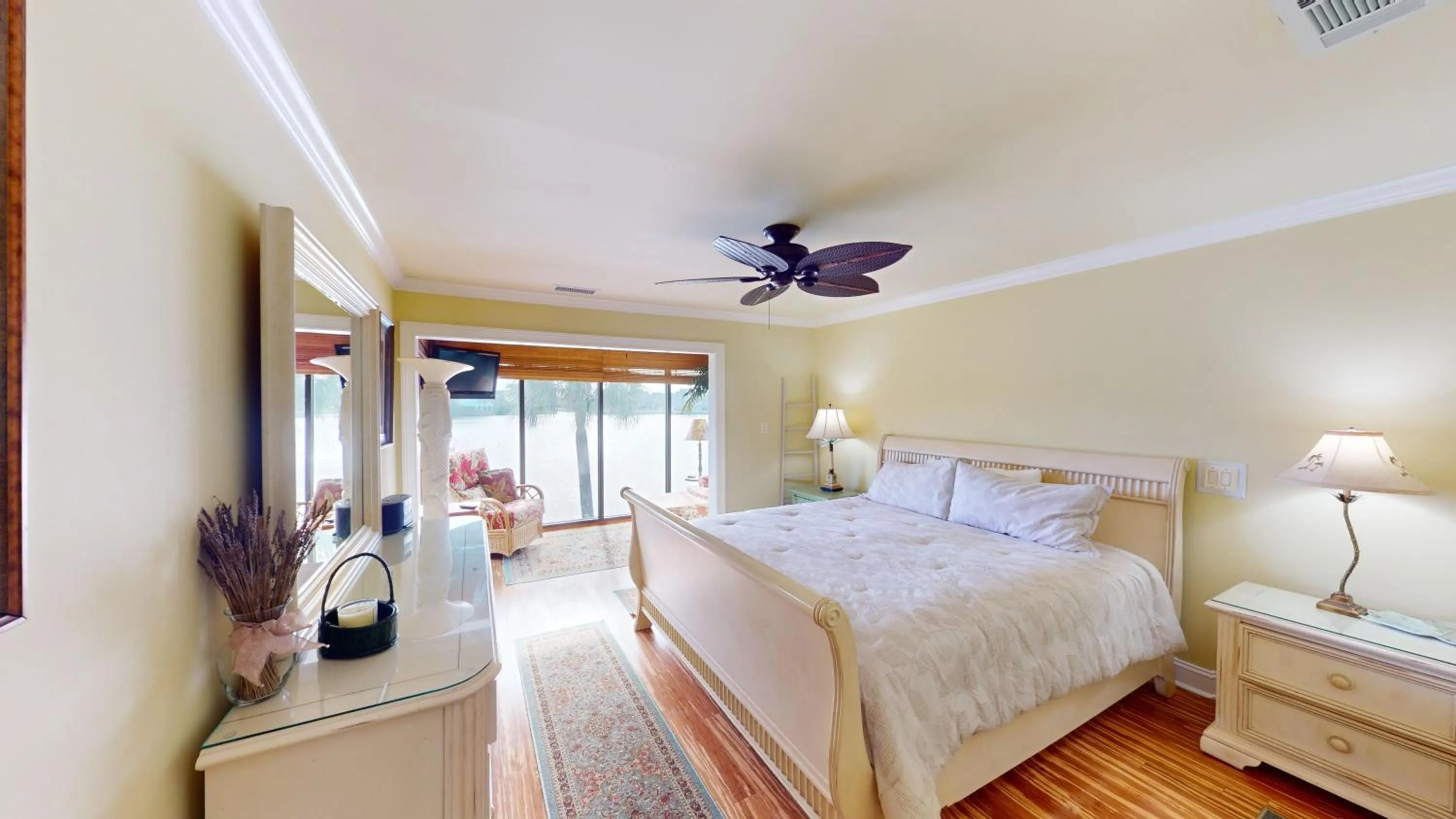 Bedroom, Bed in Litchfield Beach & Golf Resort