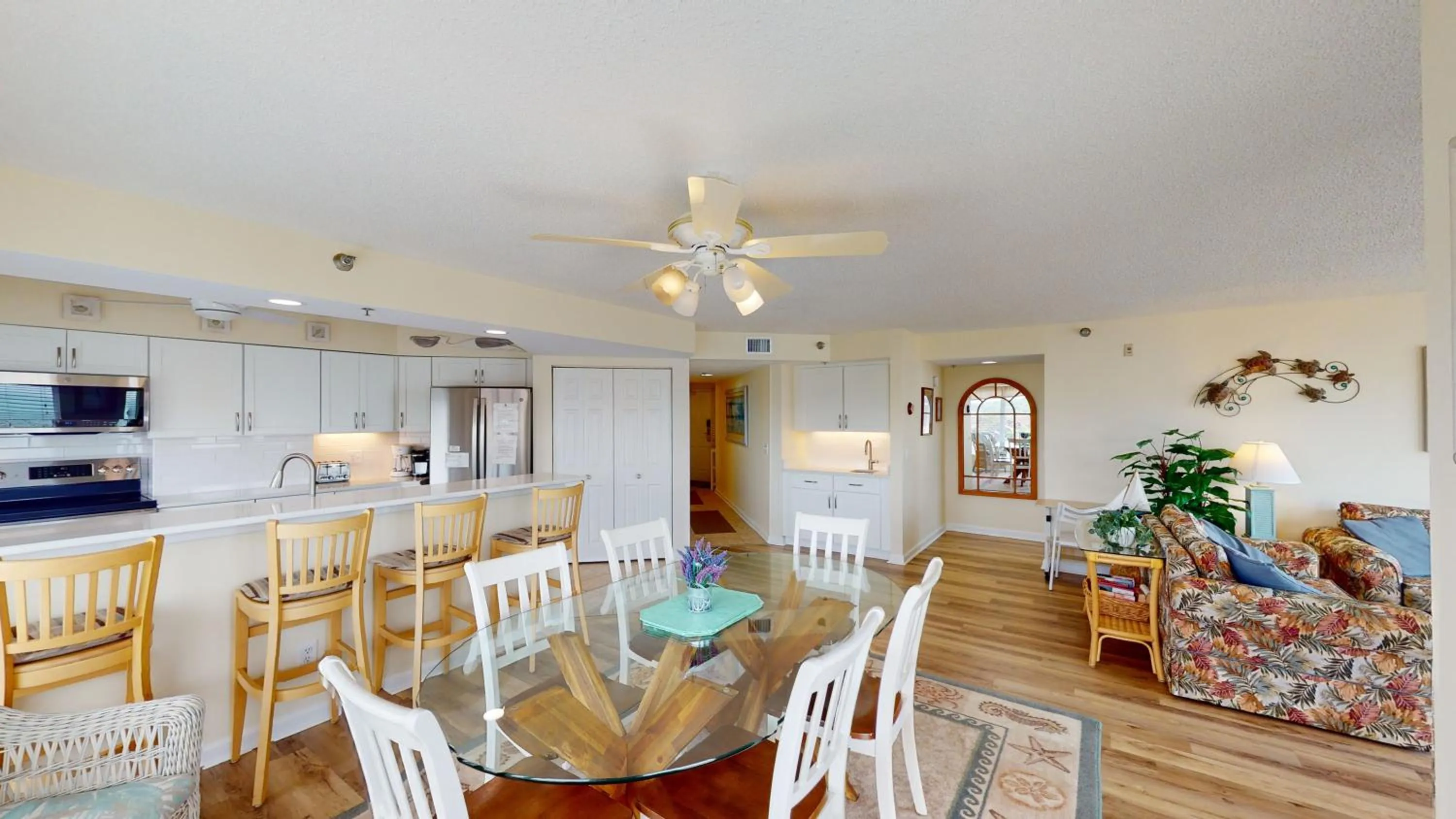 Living room in Litchfield Beach & Golf Resort