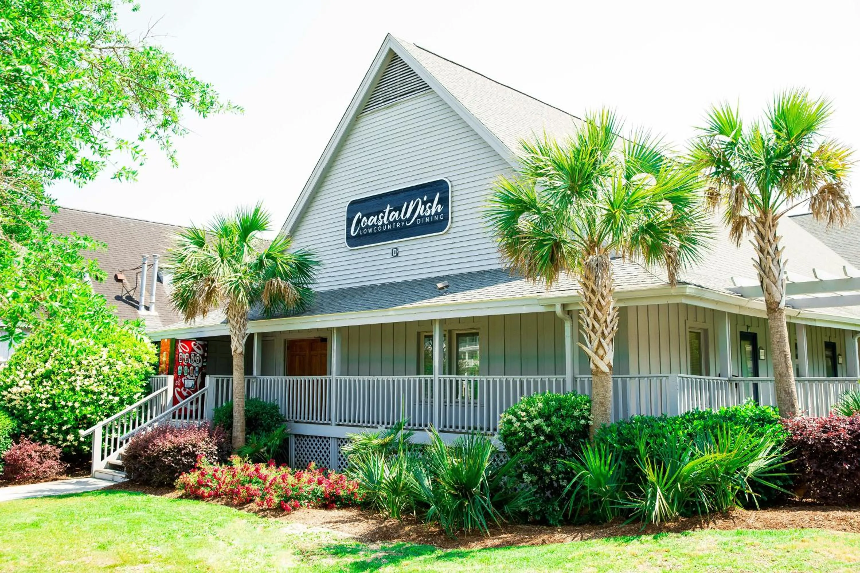 Restaurant/places to eat in Litchfield Beach & Golf Resort