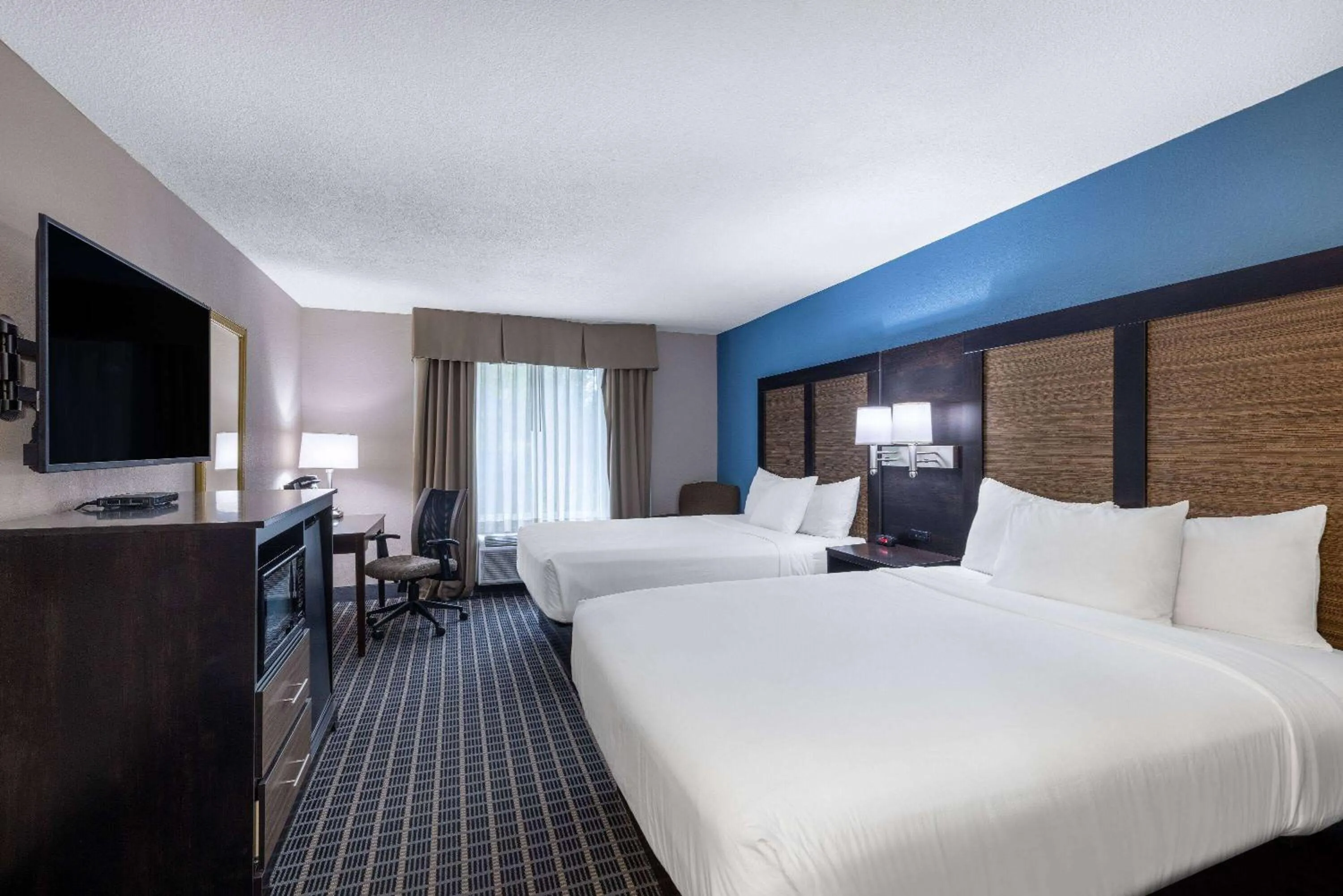 Photo of the whole room, Bed in Baymont by Wyndham Kirksville University Area