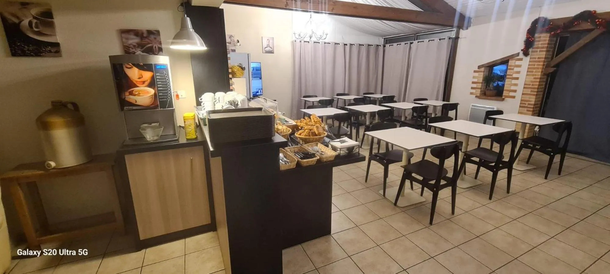 Breakfast in Hôtel Restaurant du Lac