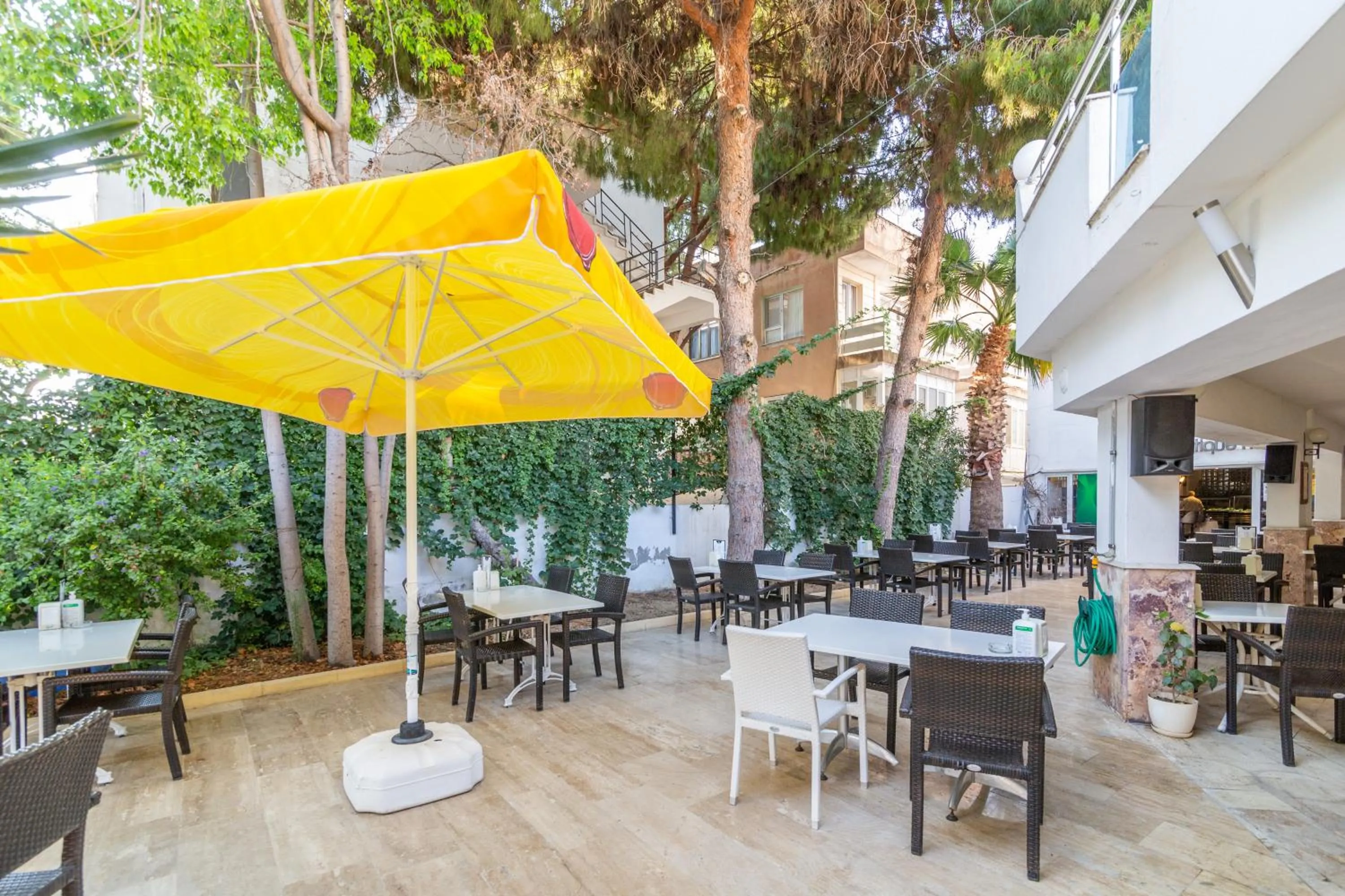 Seating area in Ponz Hotel