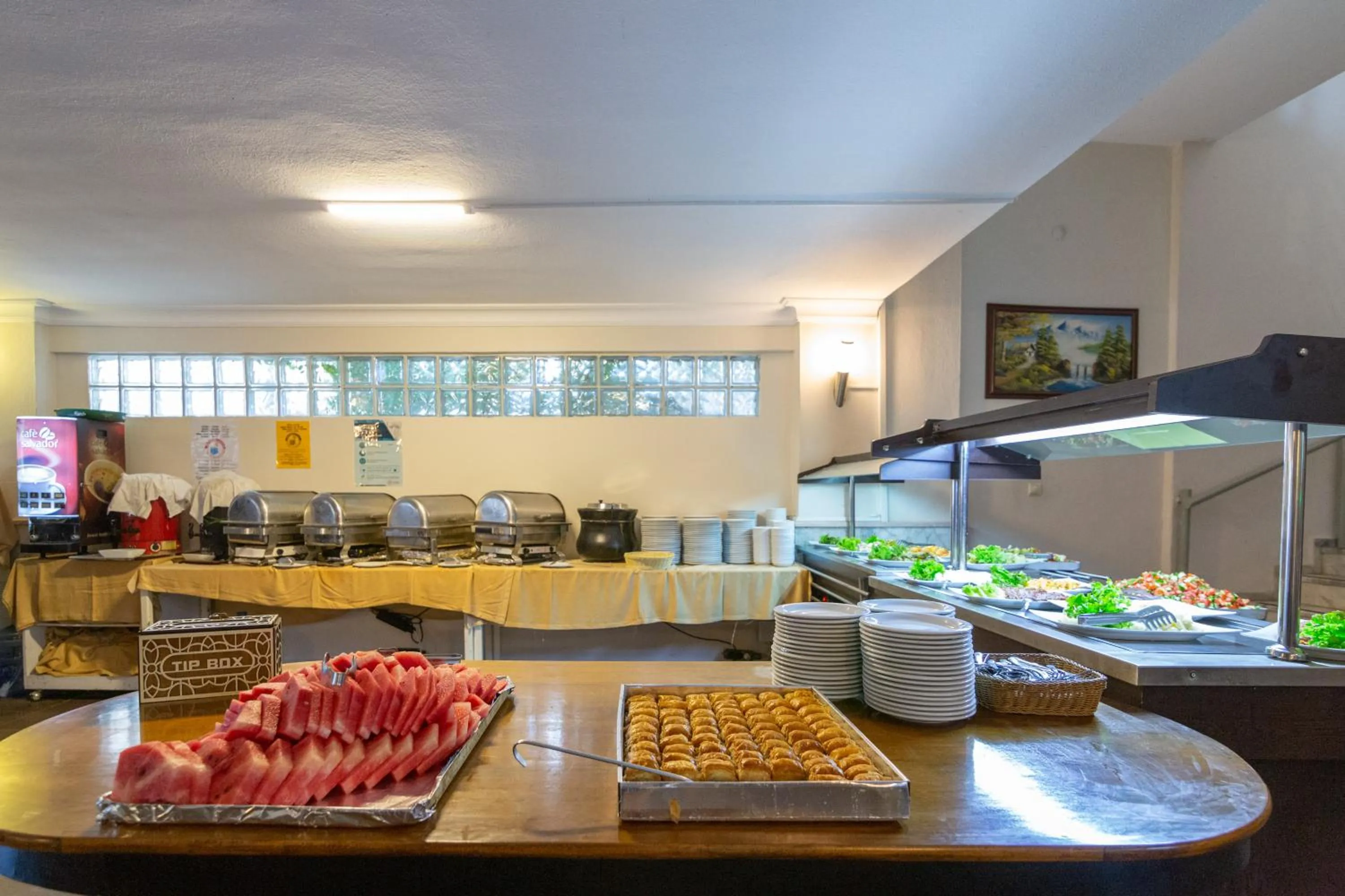 Restaurant/places to eat in Ponz Hotel