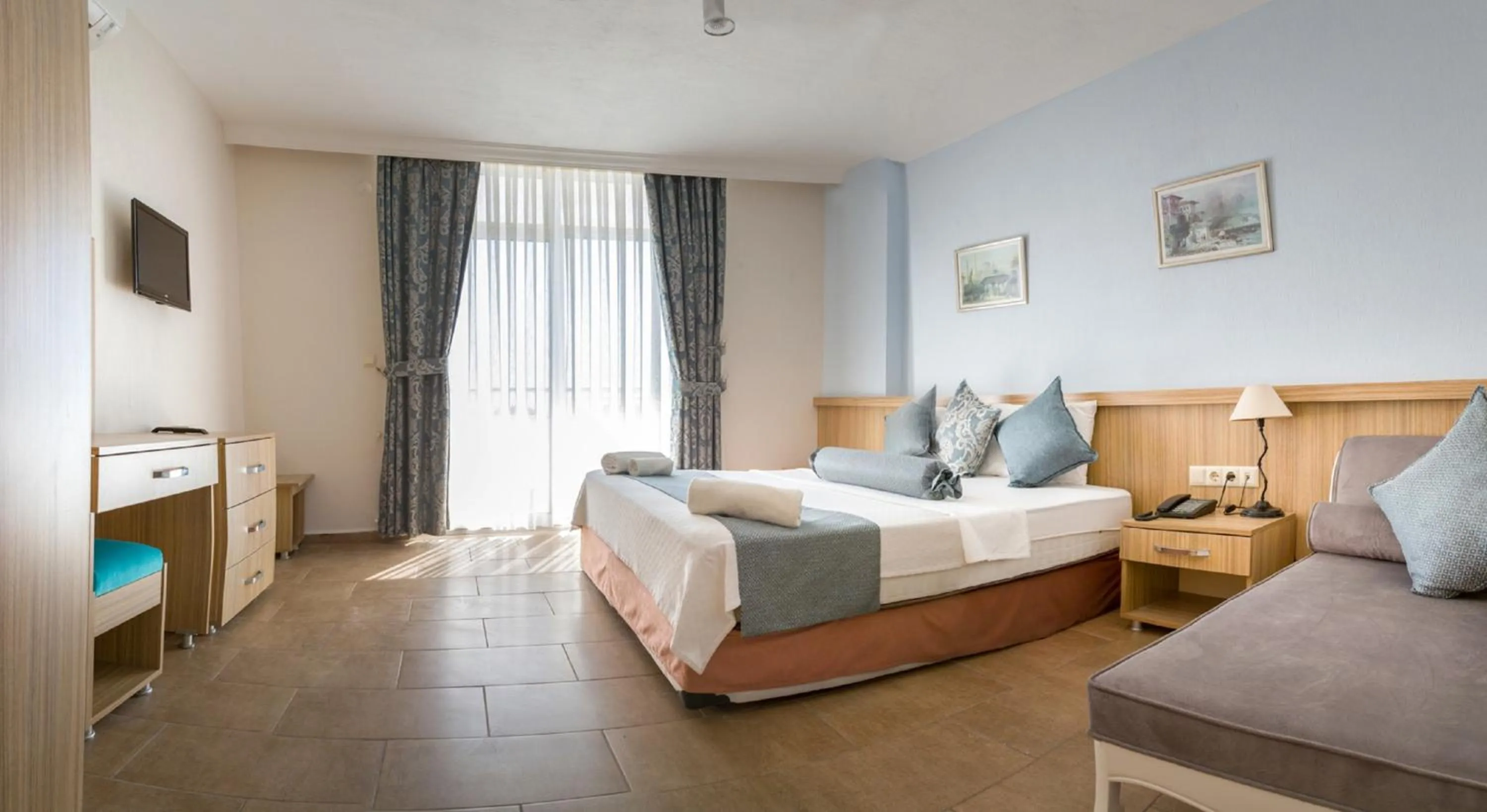 bunk bed, Bed in Ponz Hotel