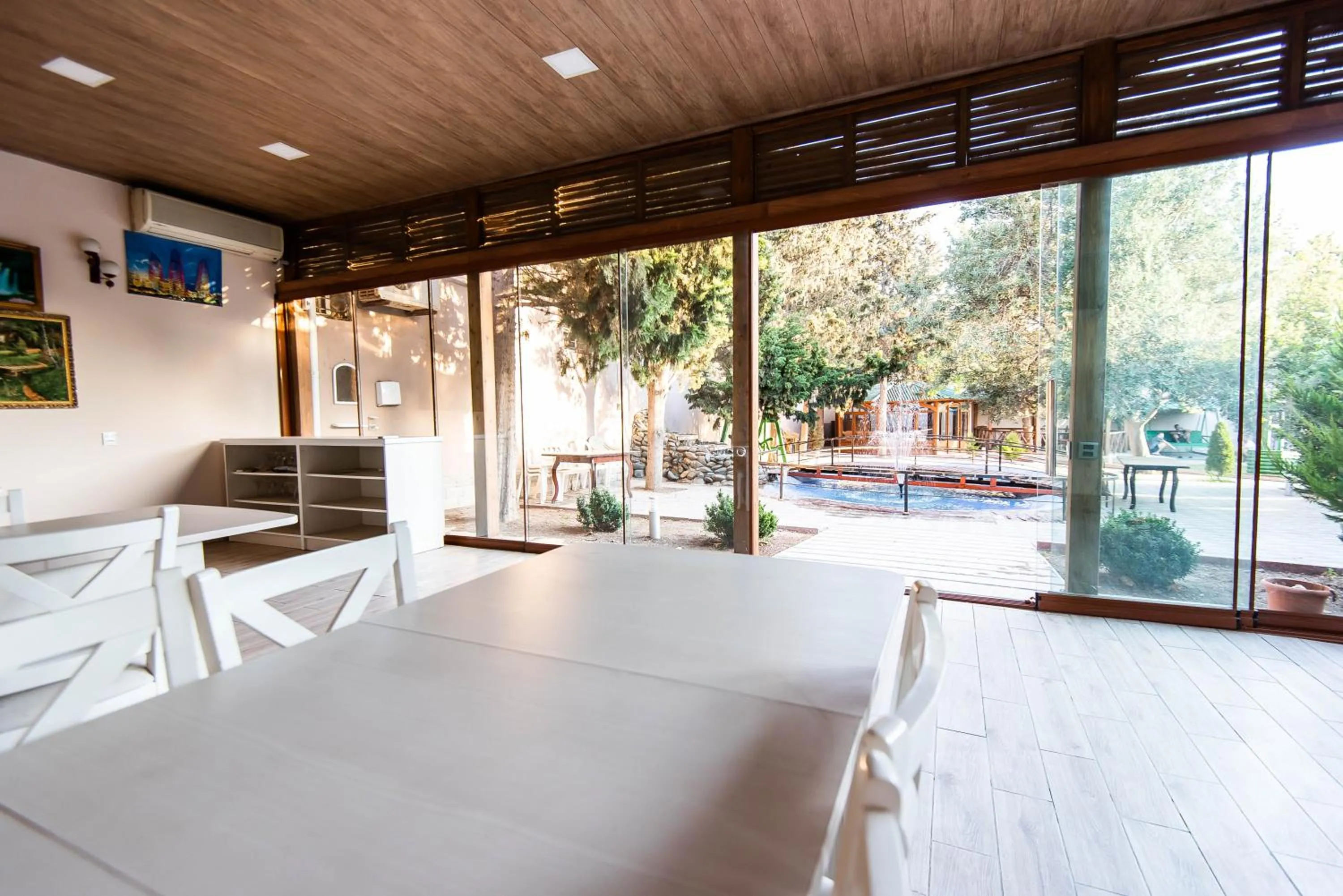 Restaurant/places to eat in Damla Hotel Baku