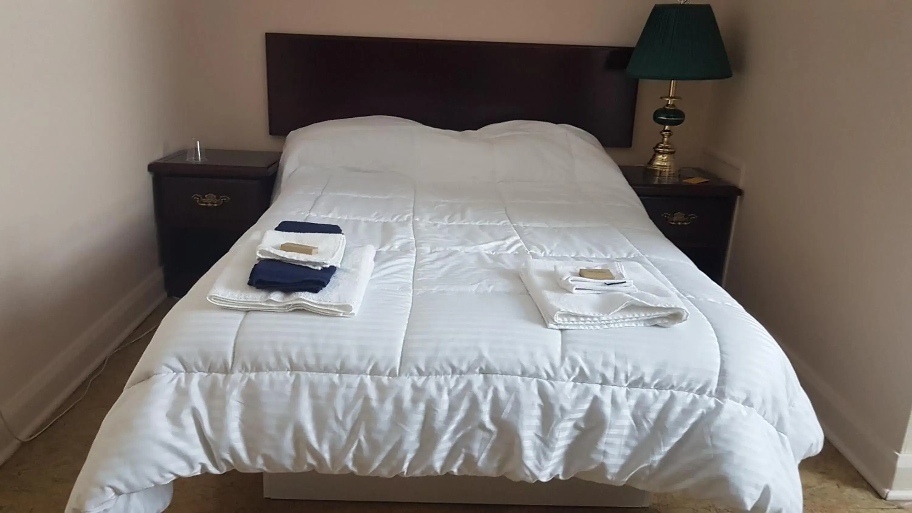 Double Room with Private Bathroom in Domaine St-Viateur Double Room with Private Bathroom in Domaine St-Viateur