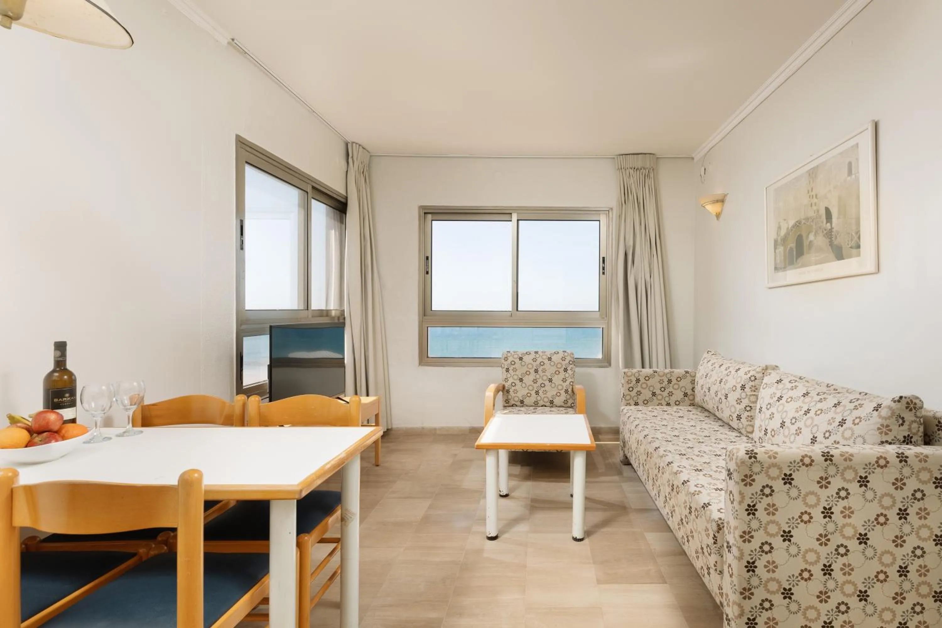 TV and multimedia in Residence Beach Hotel