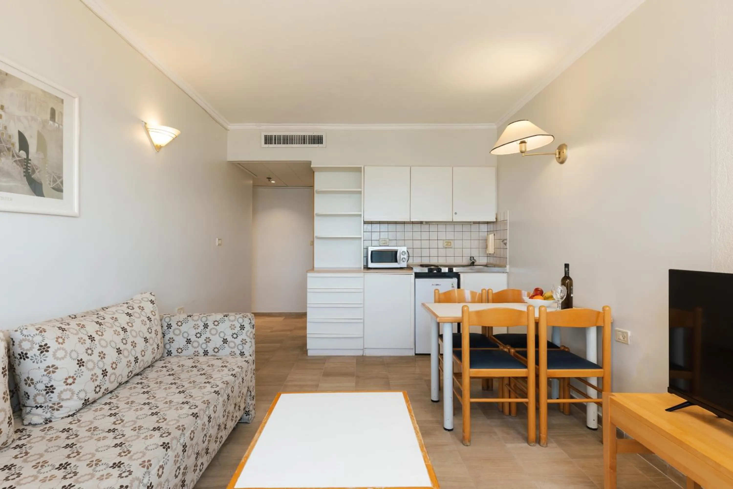 TV and multimedia in Residence Beach Hotel