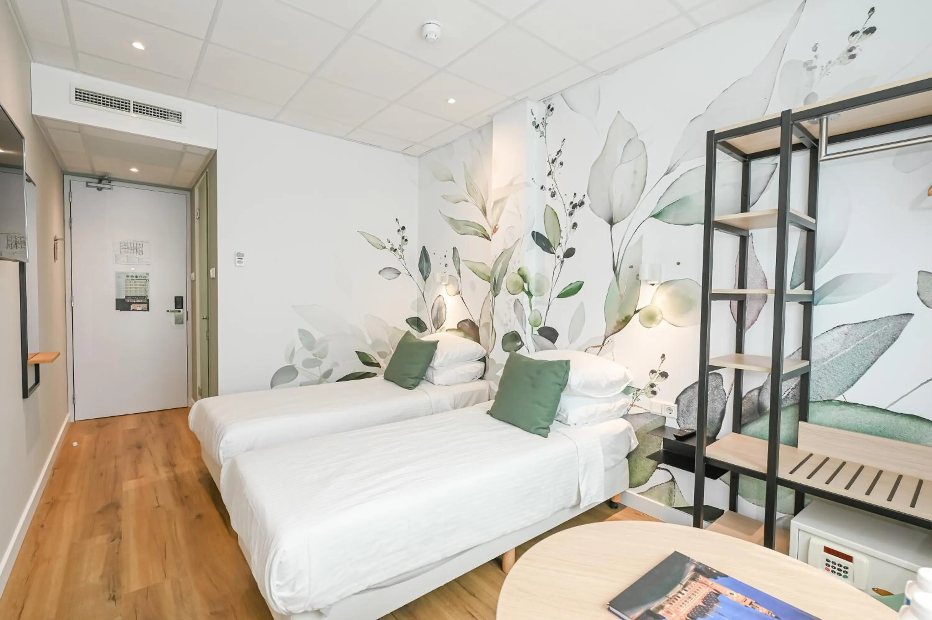 Bed in Court Garden Hotel