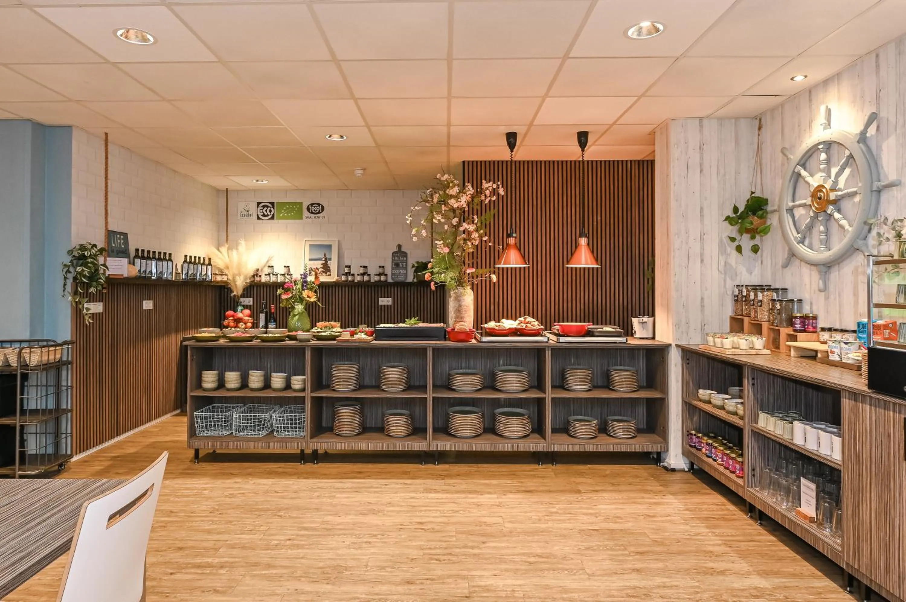 Buffet breakfast in Court Garden Hotel