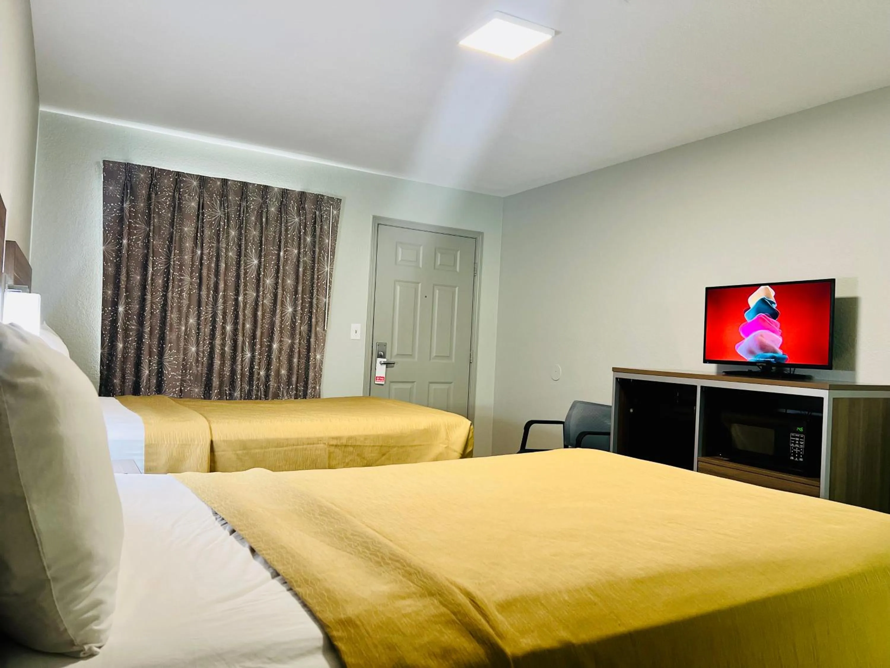 Bed in Suite 16 Motel