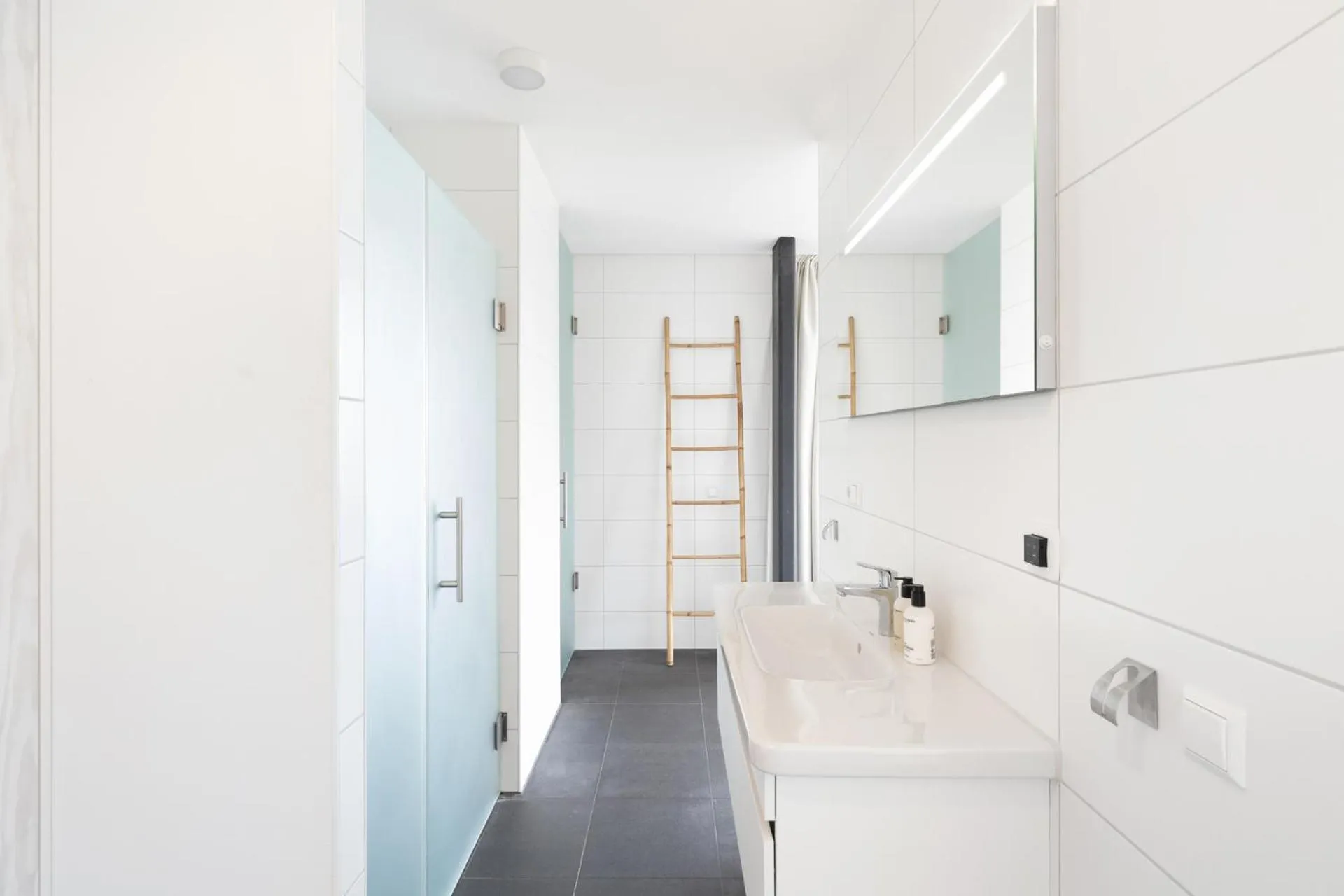 Bathroom in Duinhotel Tien Torens