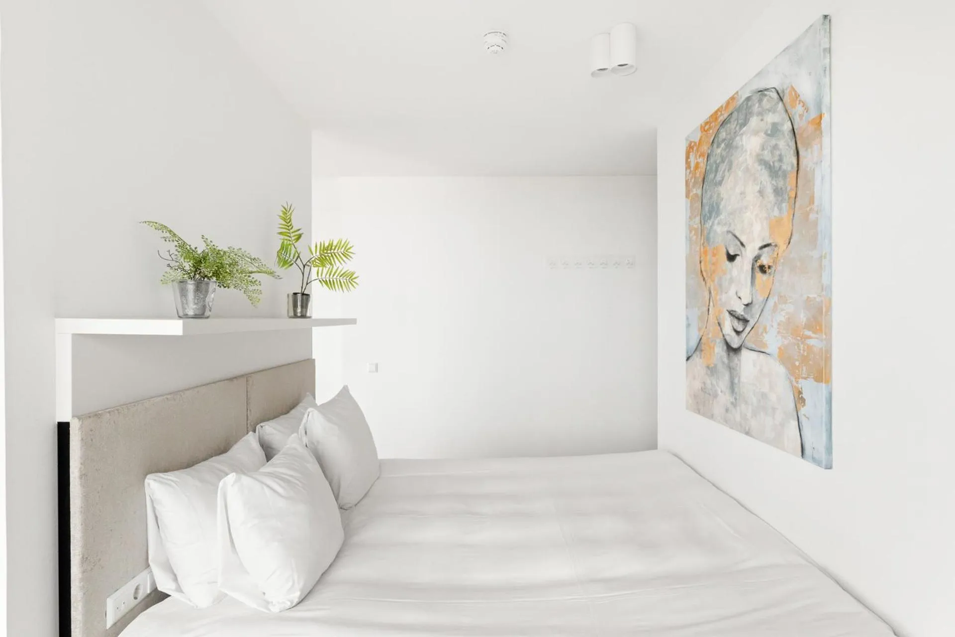 Bedroom, Bed in Duinhotel Tien Torens