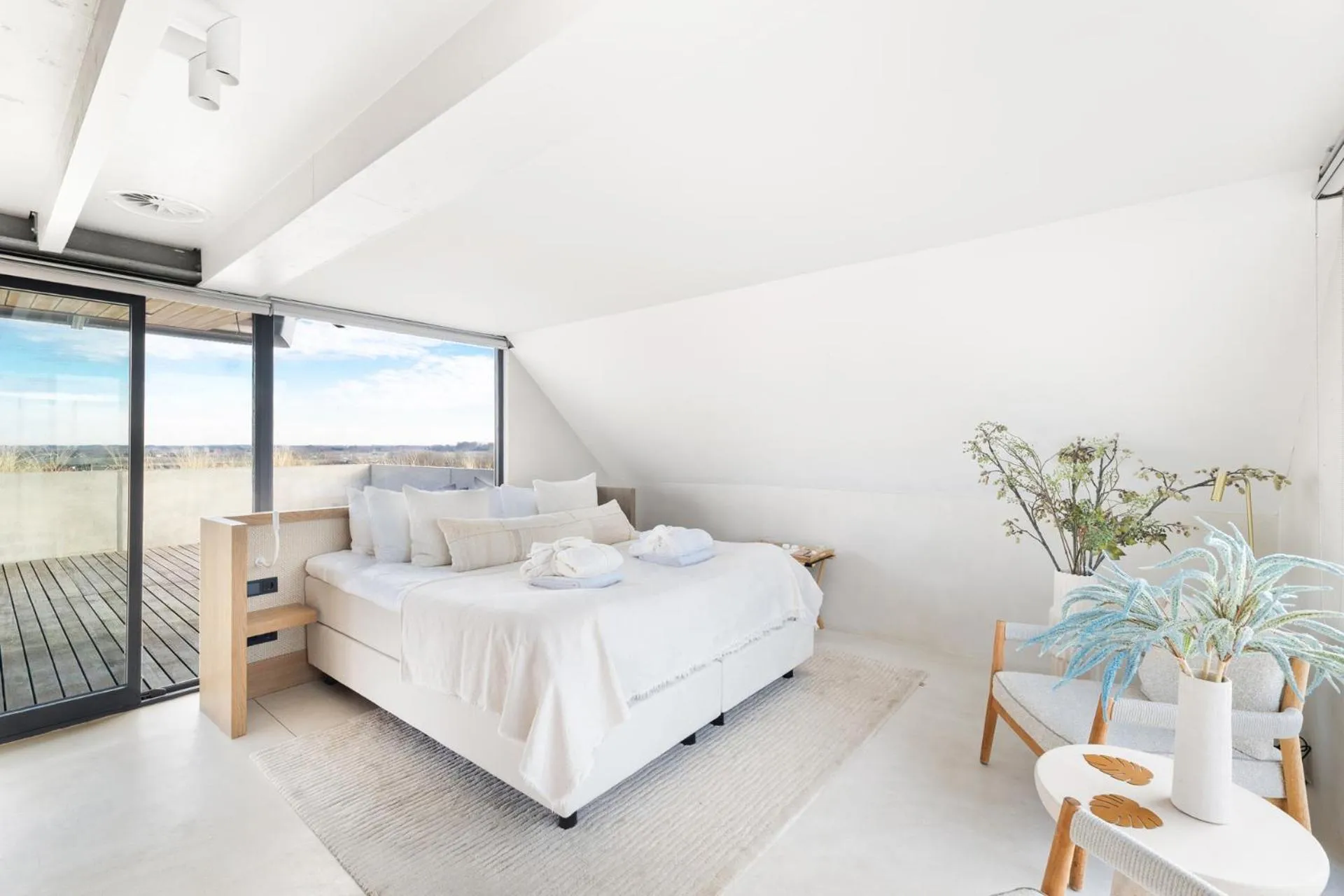 Bedroom, Bed in Duinhotel Tien Torens