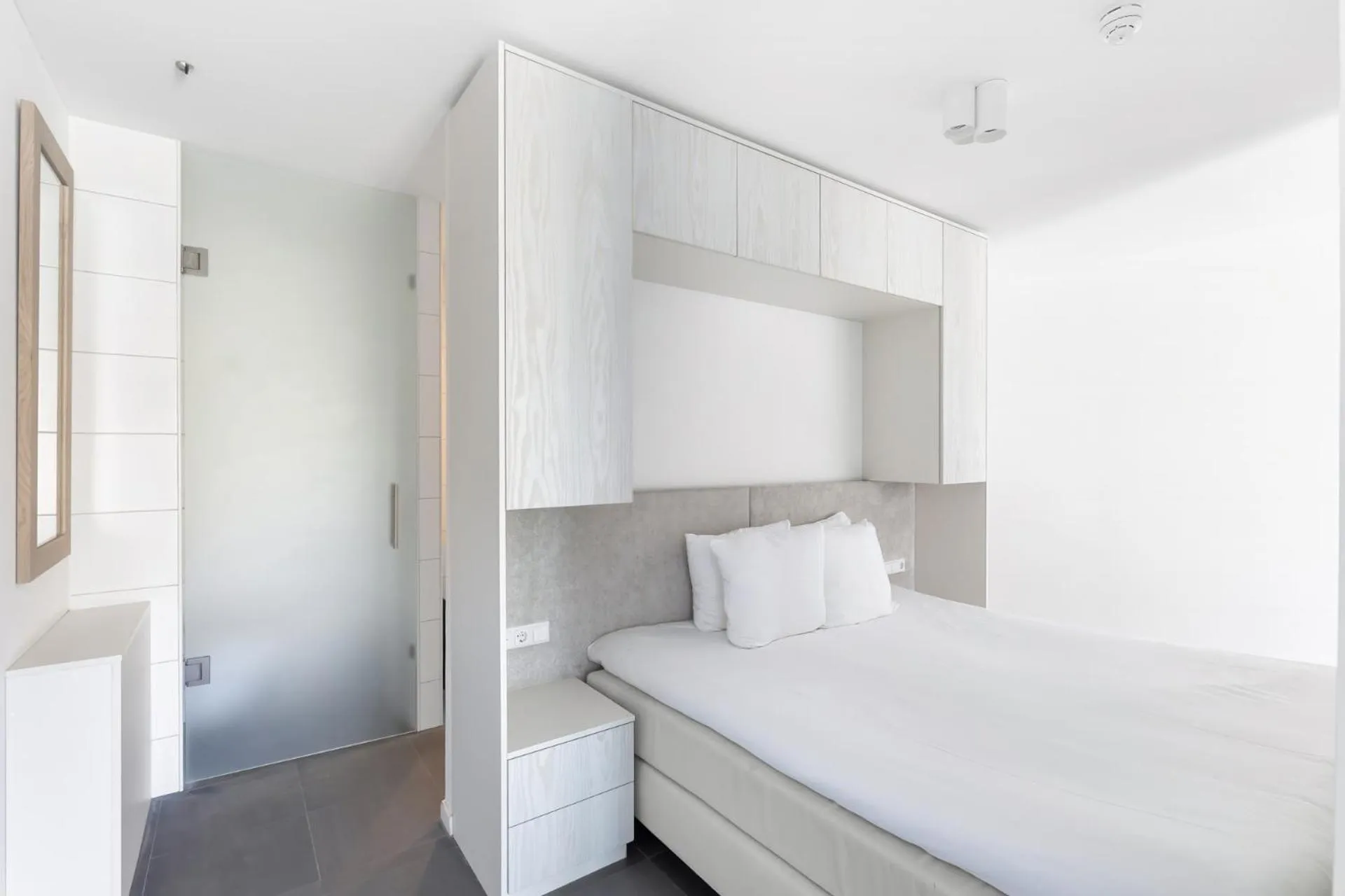 Bedroom, Bed in Duinhotel Tien Torens