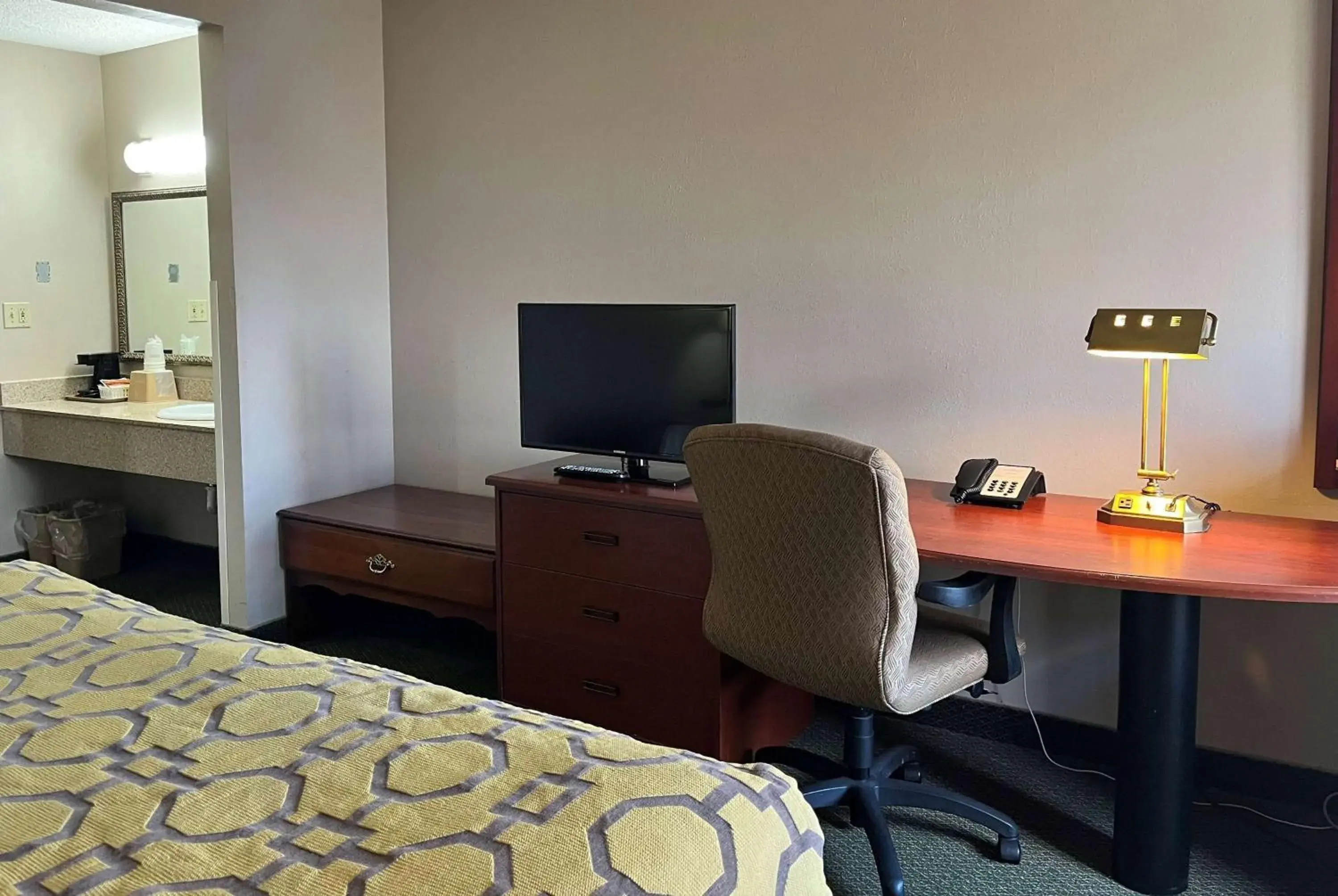 King Room - Non-Smoking in Baymont by Wyndham Corydon King Room - Non-Smoking in Baymont by Wyndham Corydon