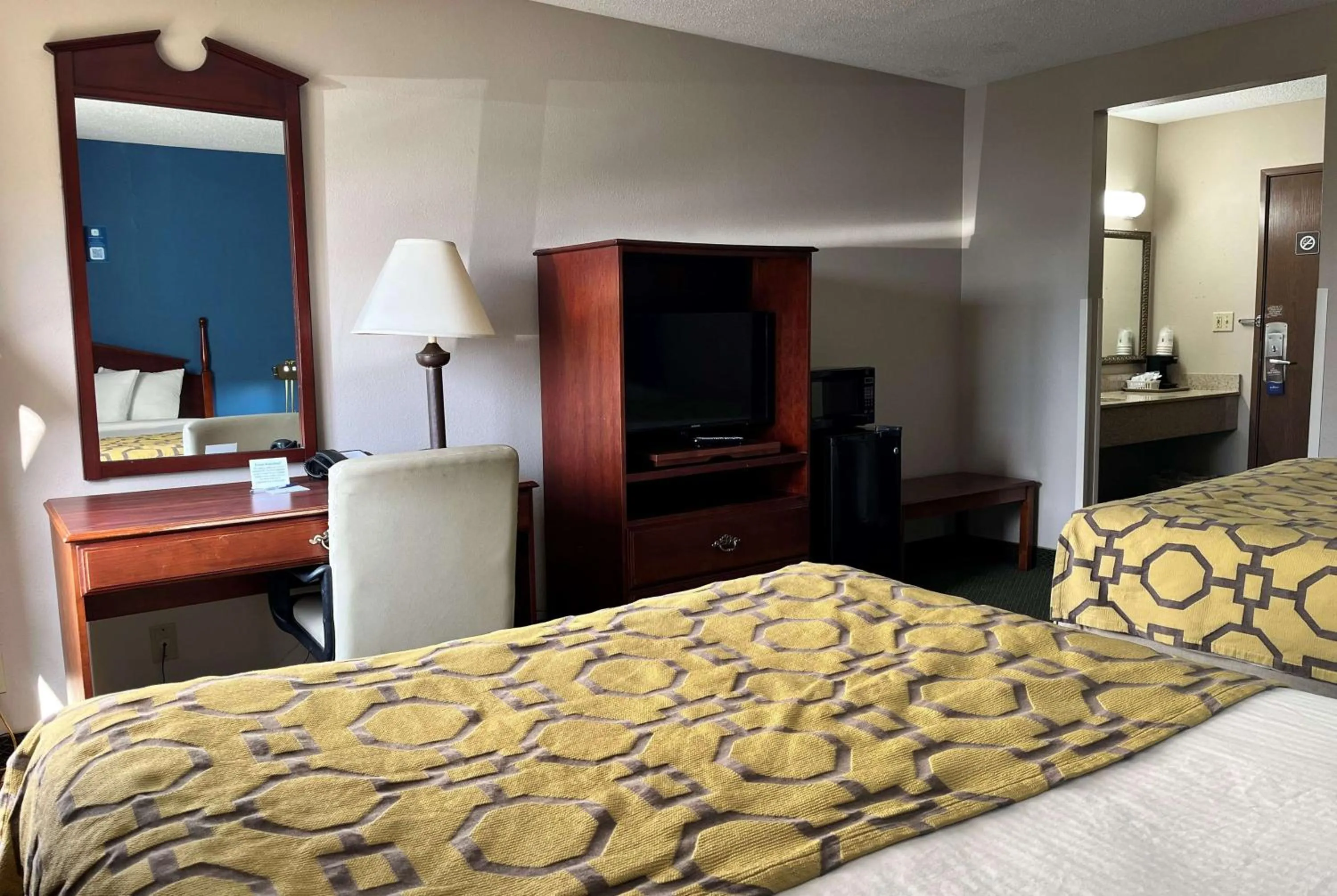 Photo of the whole room, Bed in Baymont by Wyndham Corydon