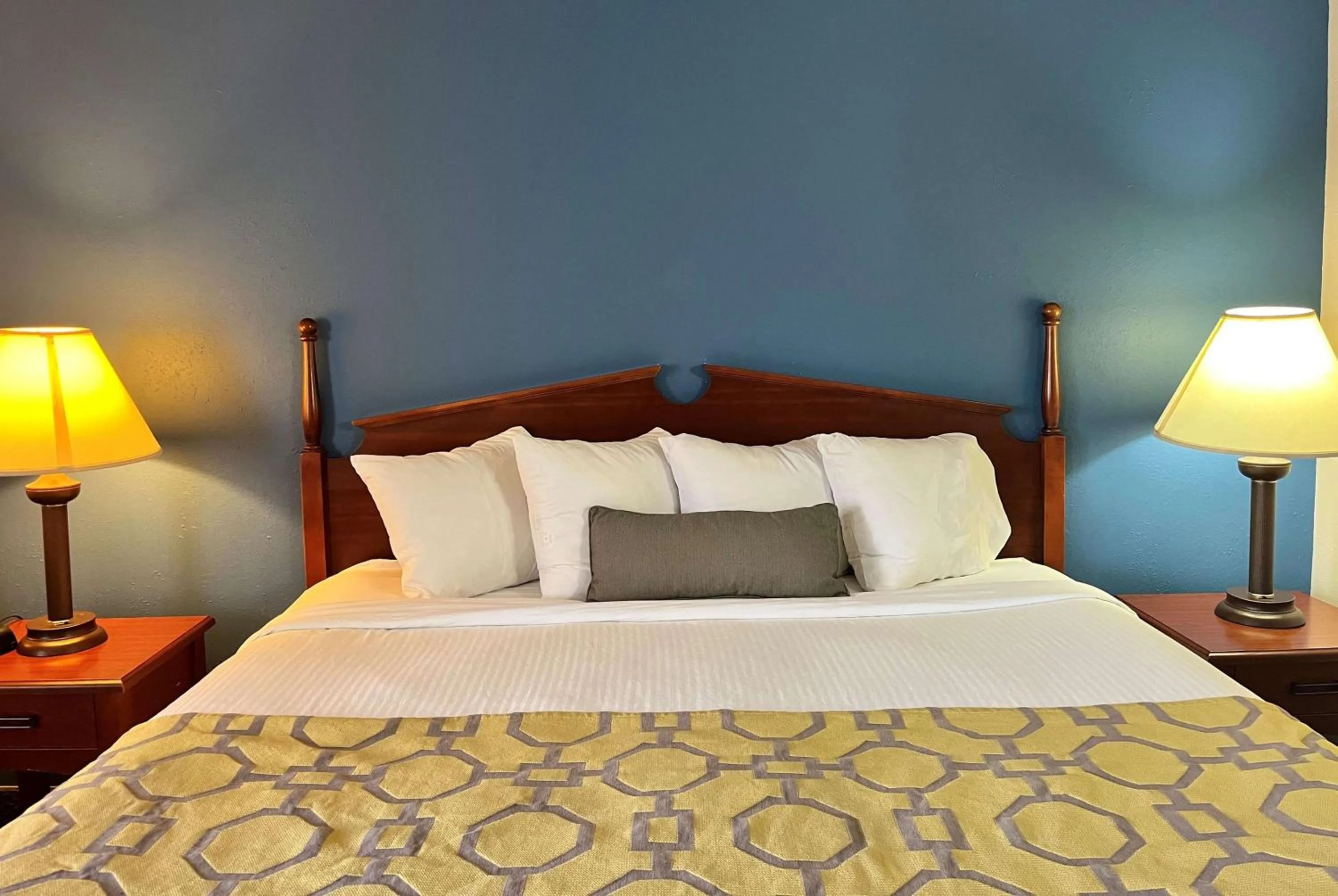 Photo of the whole room, Bed in Baymont by Wyndham Corydon